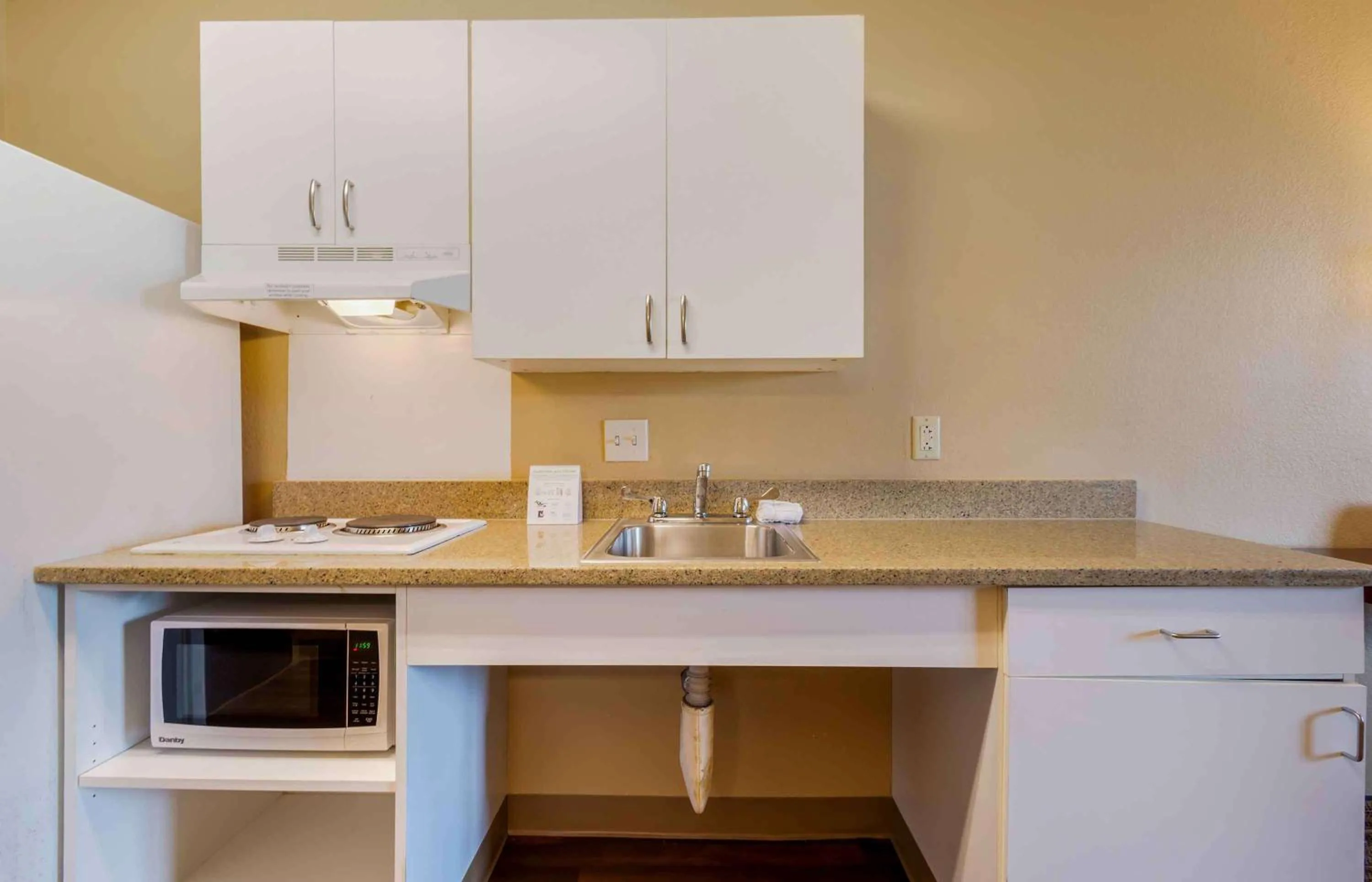 Kitchen or kitchenette in Extended Stay America Suites - Elizabeth - Newark Airport
