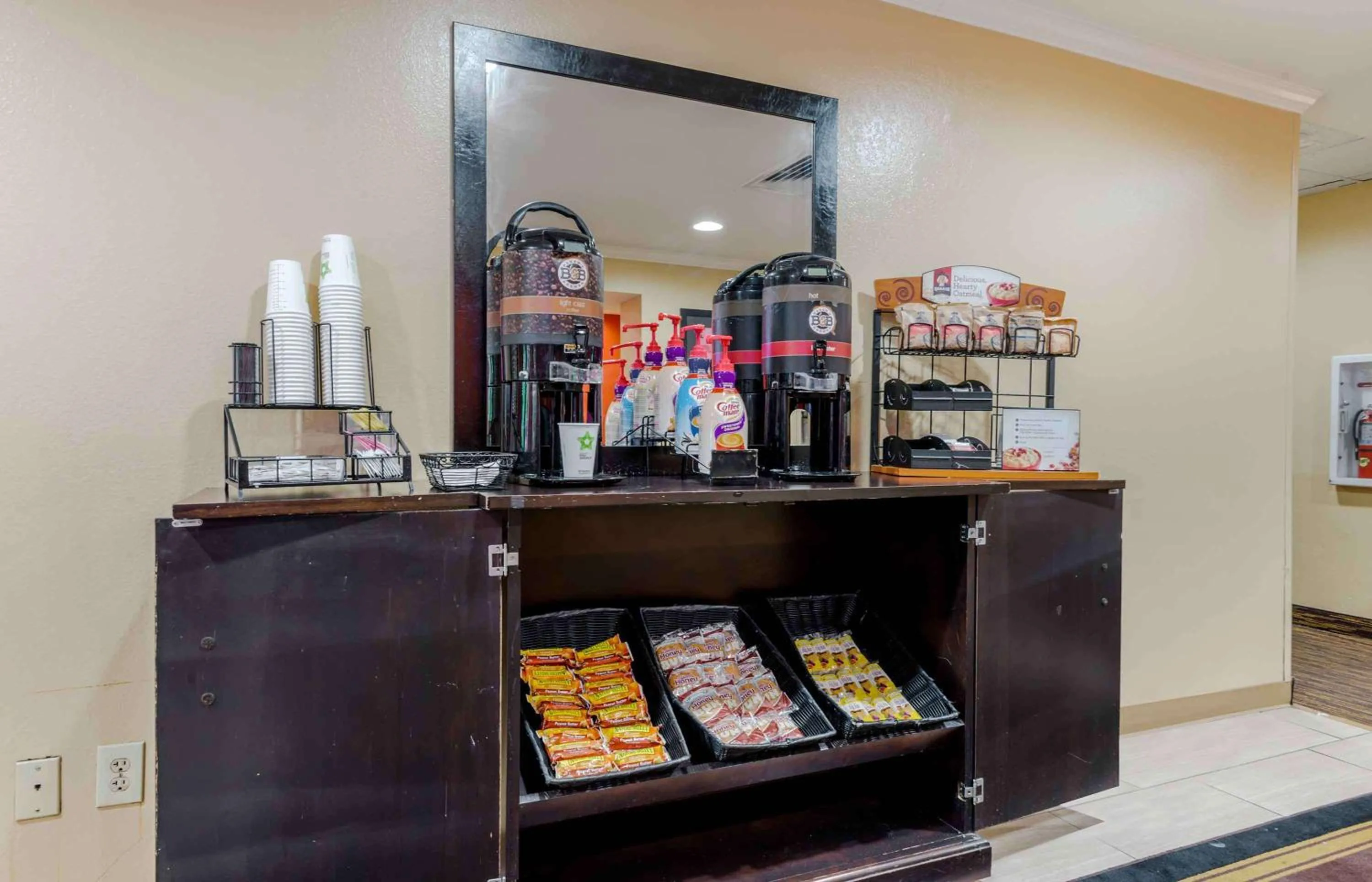 Breakfast in Extended Stay America Suites - Elizabeth - Newark Airport