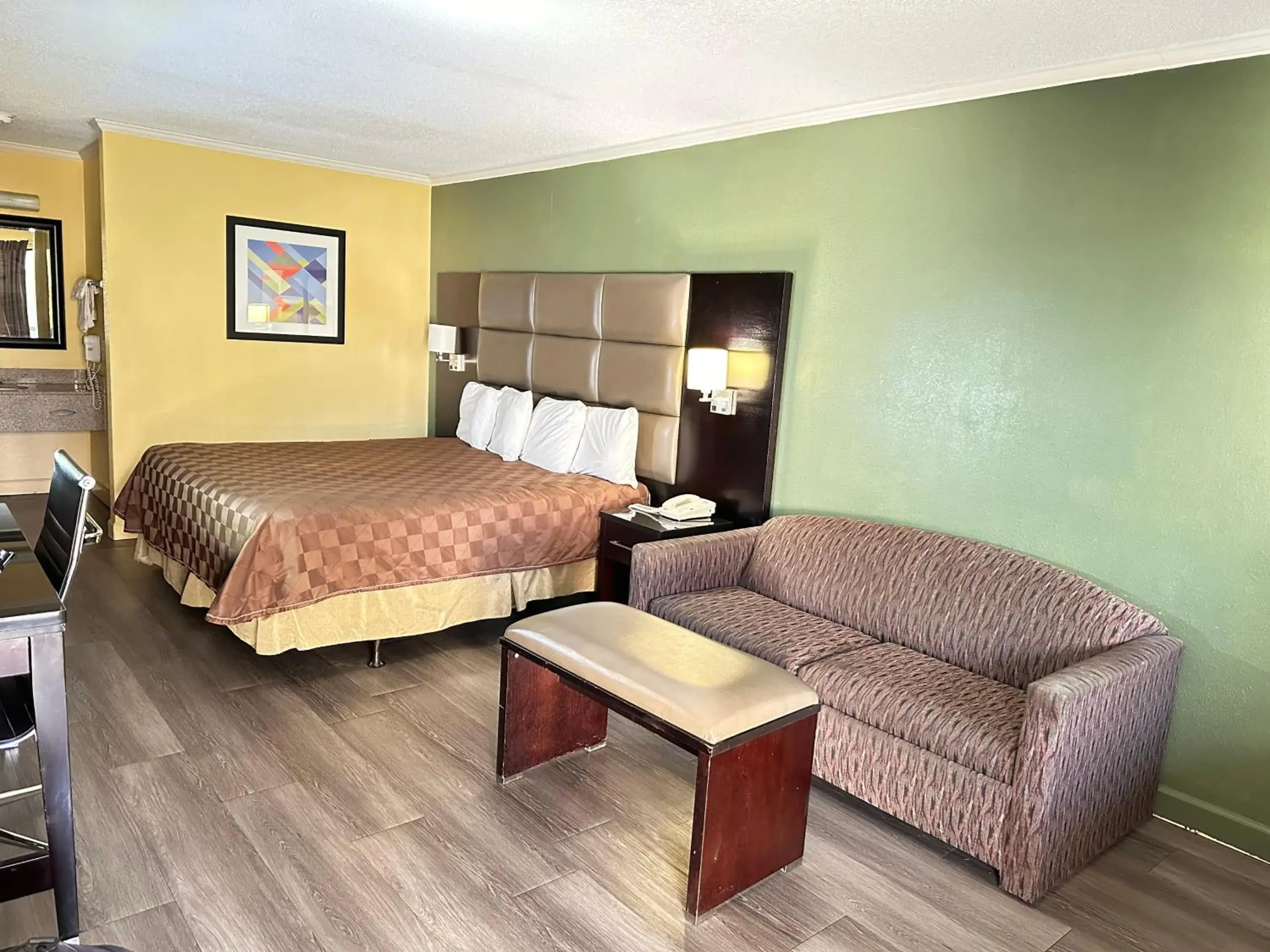 King Room - Accessible/Non-Smoking in Rodeway Inn & Suites Plymouth Hwy 64 King Room - Accessible/Non-Smoking in Rodeway Inn & Suites Plymouth Hwy 64