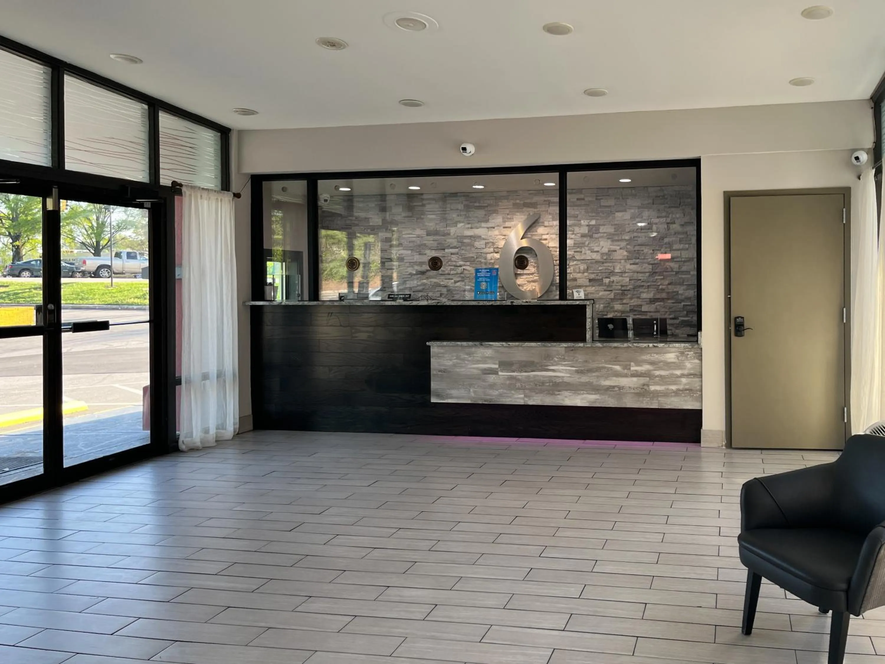 Lobby or reception in Motel 6 Raleigh, NC – Downtown South