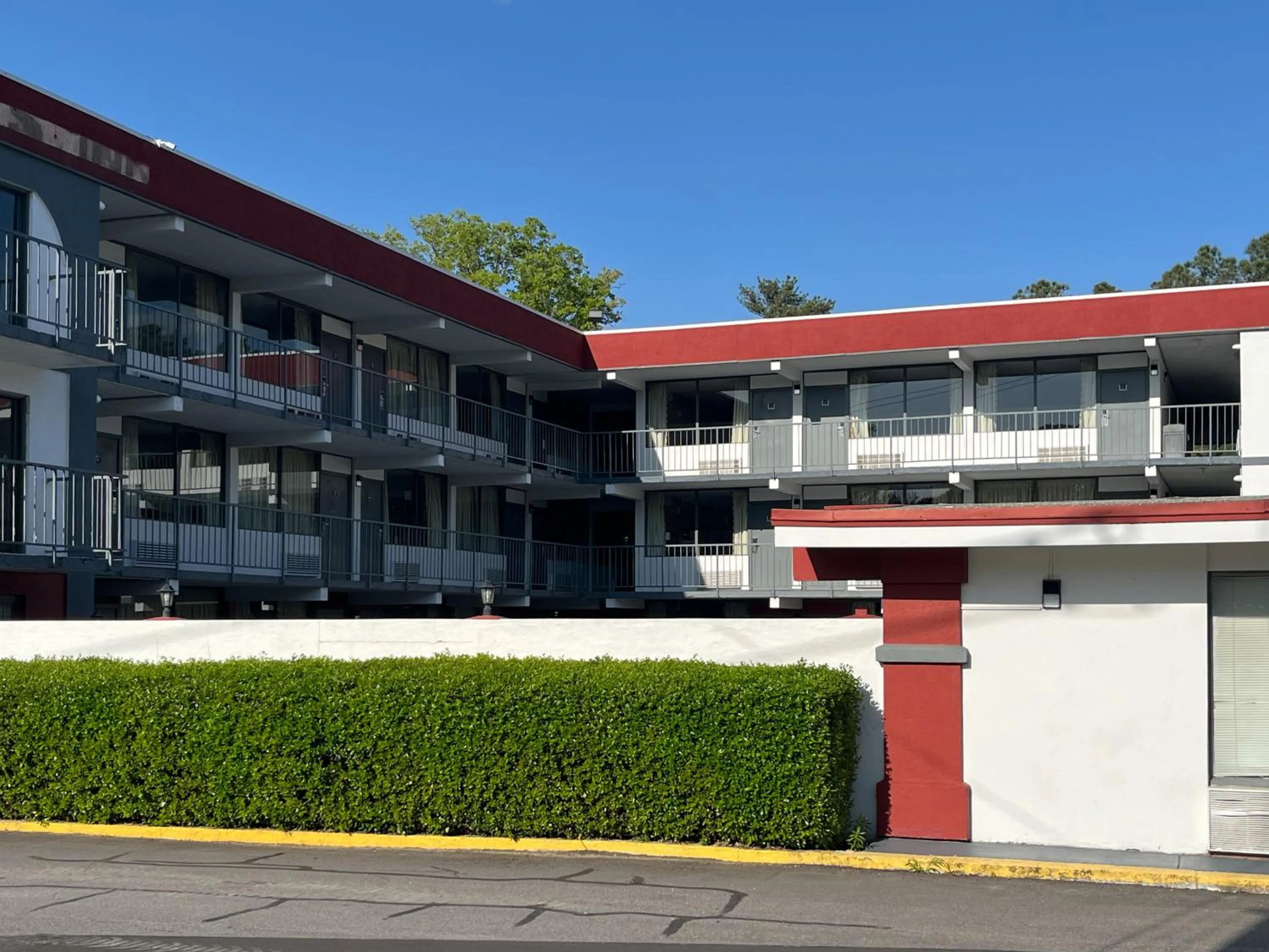 Property building in Motel 6 Raleigh, NC – Downtown South