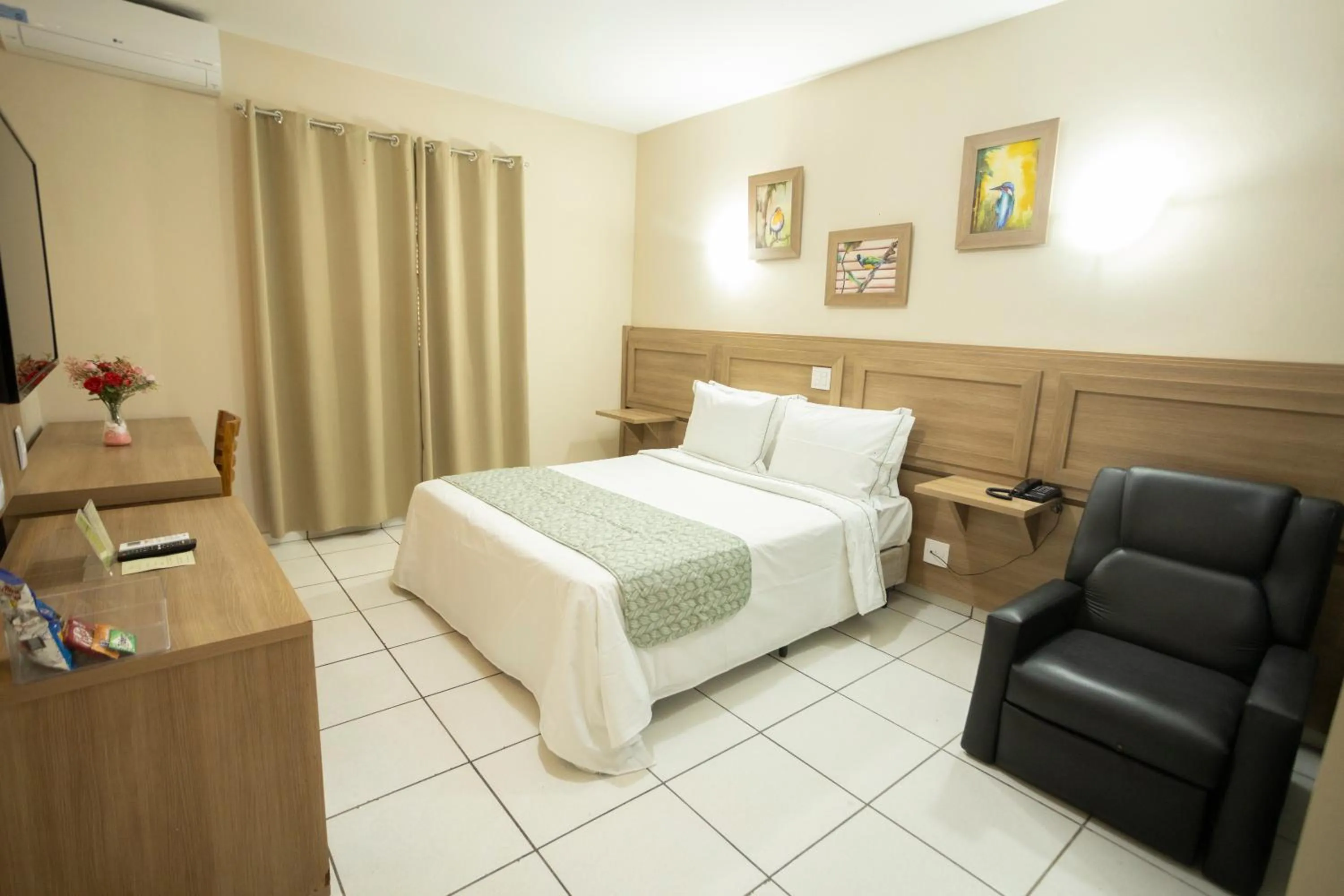 Bedroom, Bed in Hotel Dona Beja