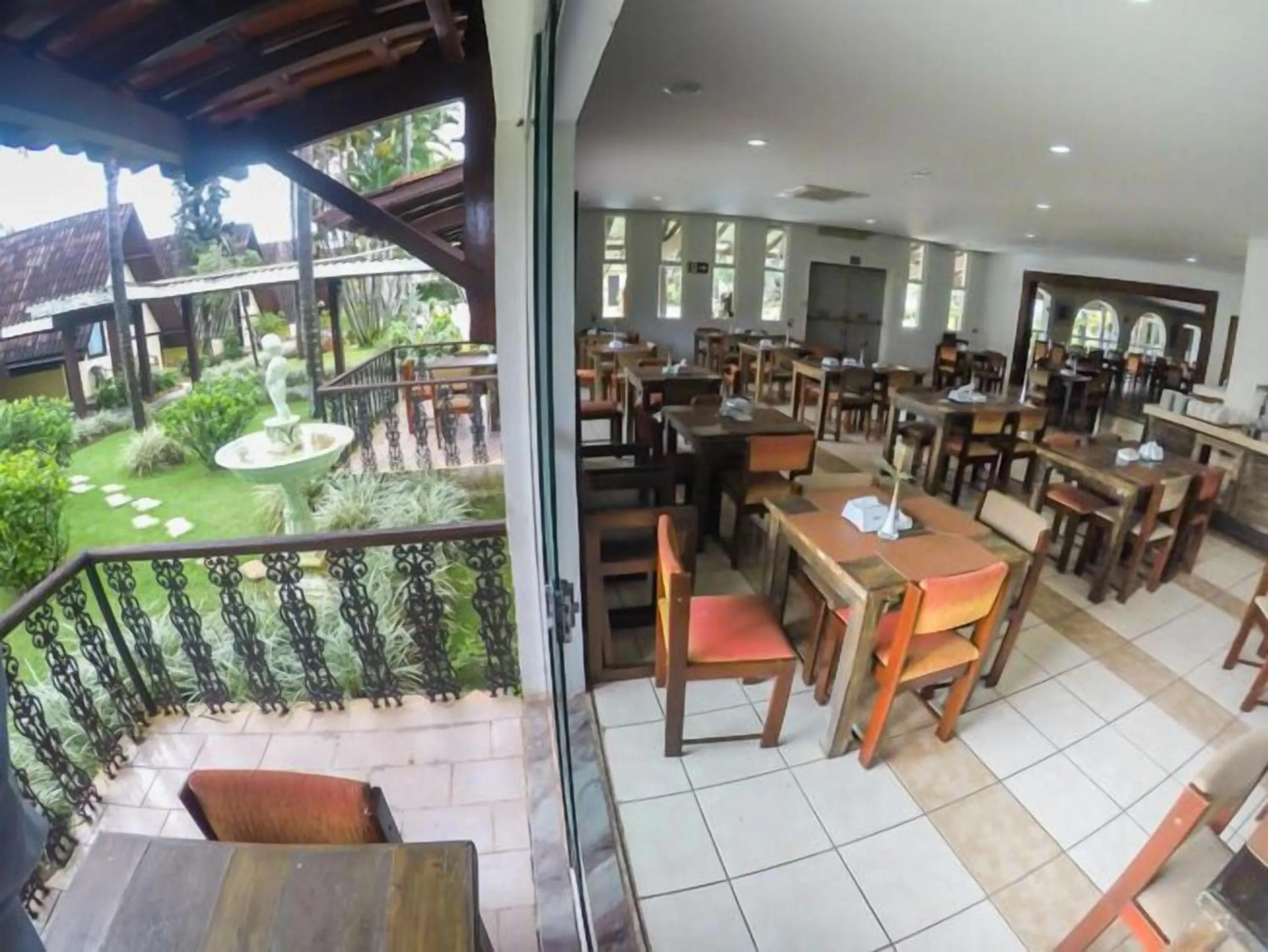 Restaurant/places to eat in Hotel Dona Beja