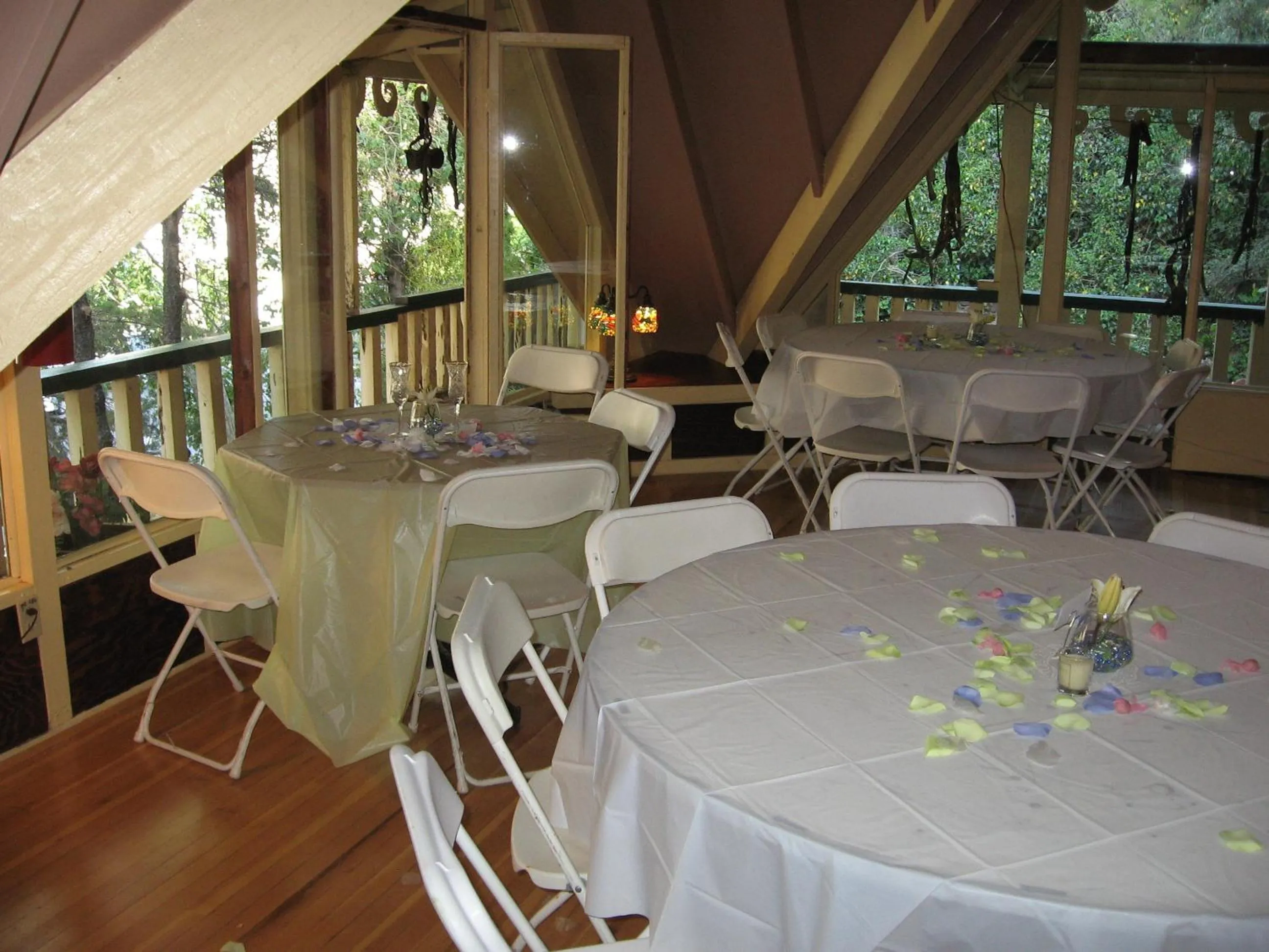 Restaurant/places to eat in The Inn at Castle Rock