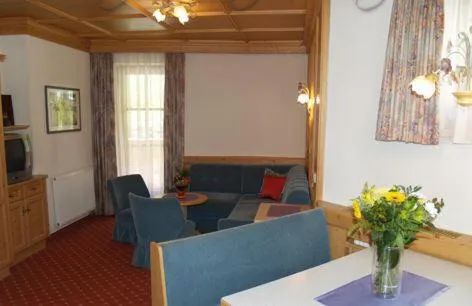 Photo of the whole room in Sportapart Garni Mallaun