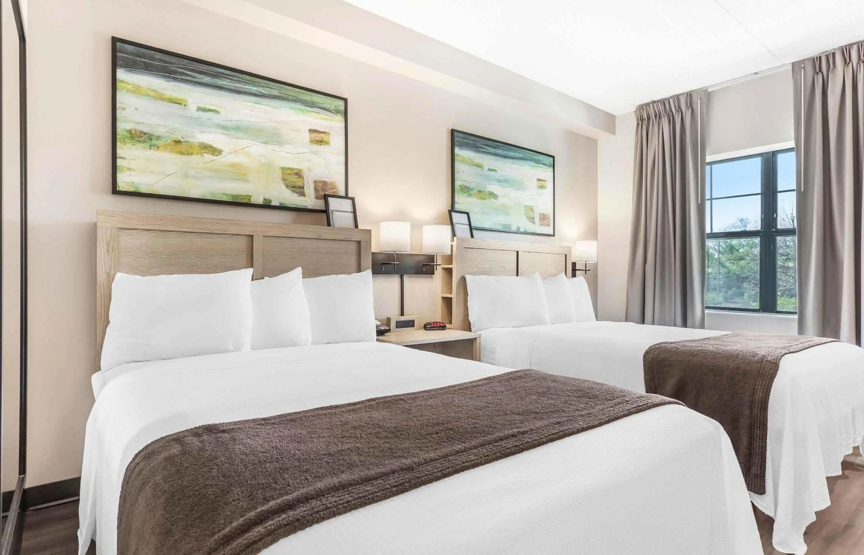 Bedroom, Bed in Extended Stay America Suites - Long Island - Melville