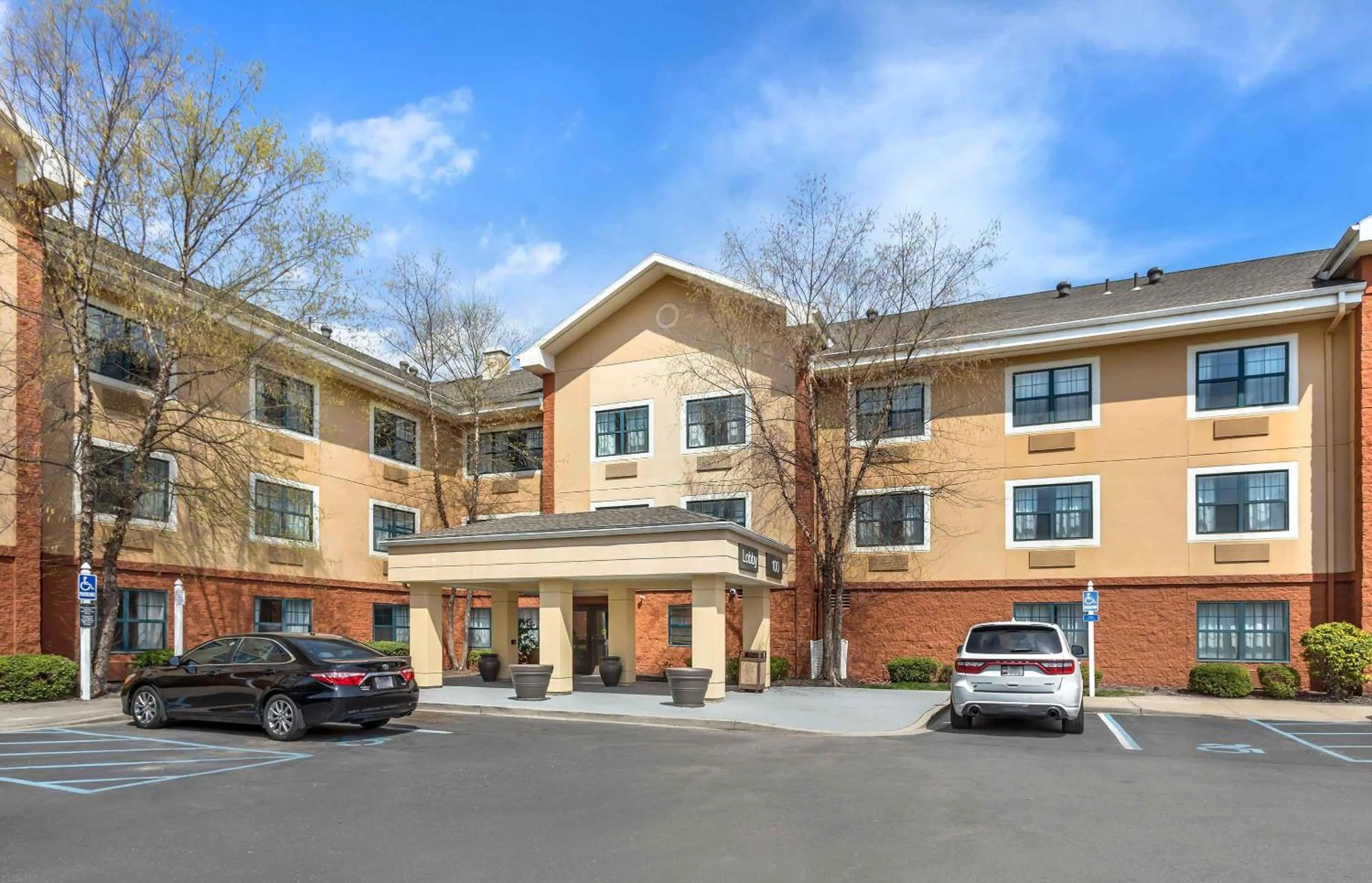 Property building in Extended Stay America Suites - Long Island - Melville