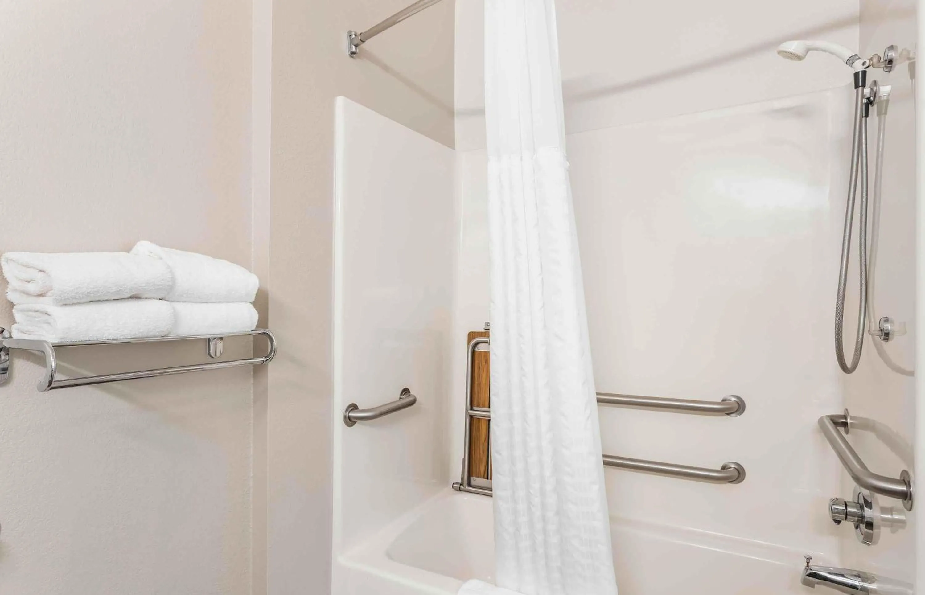 Bathroom in Extended Stay America Suites - Long Island - Melville