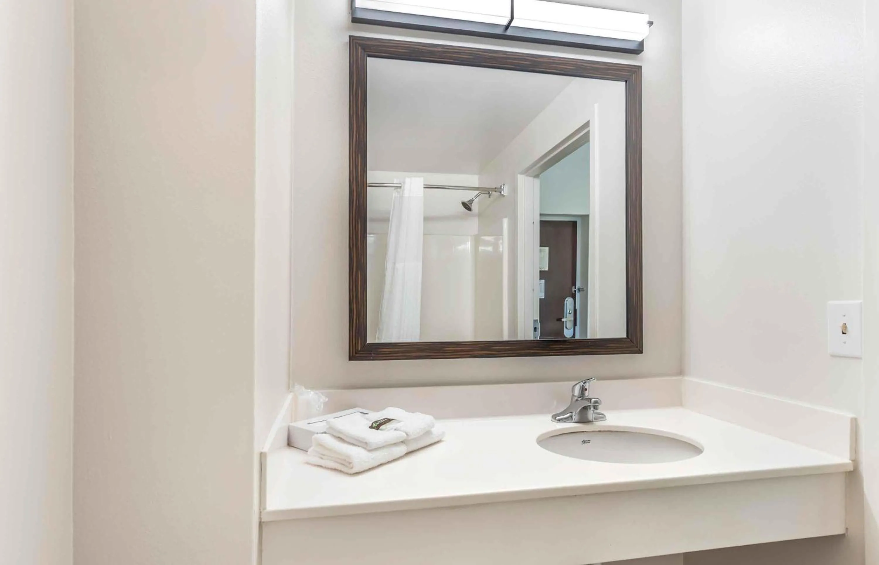 Bathroom in Extended Stay America Suites - Long Island - Melville