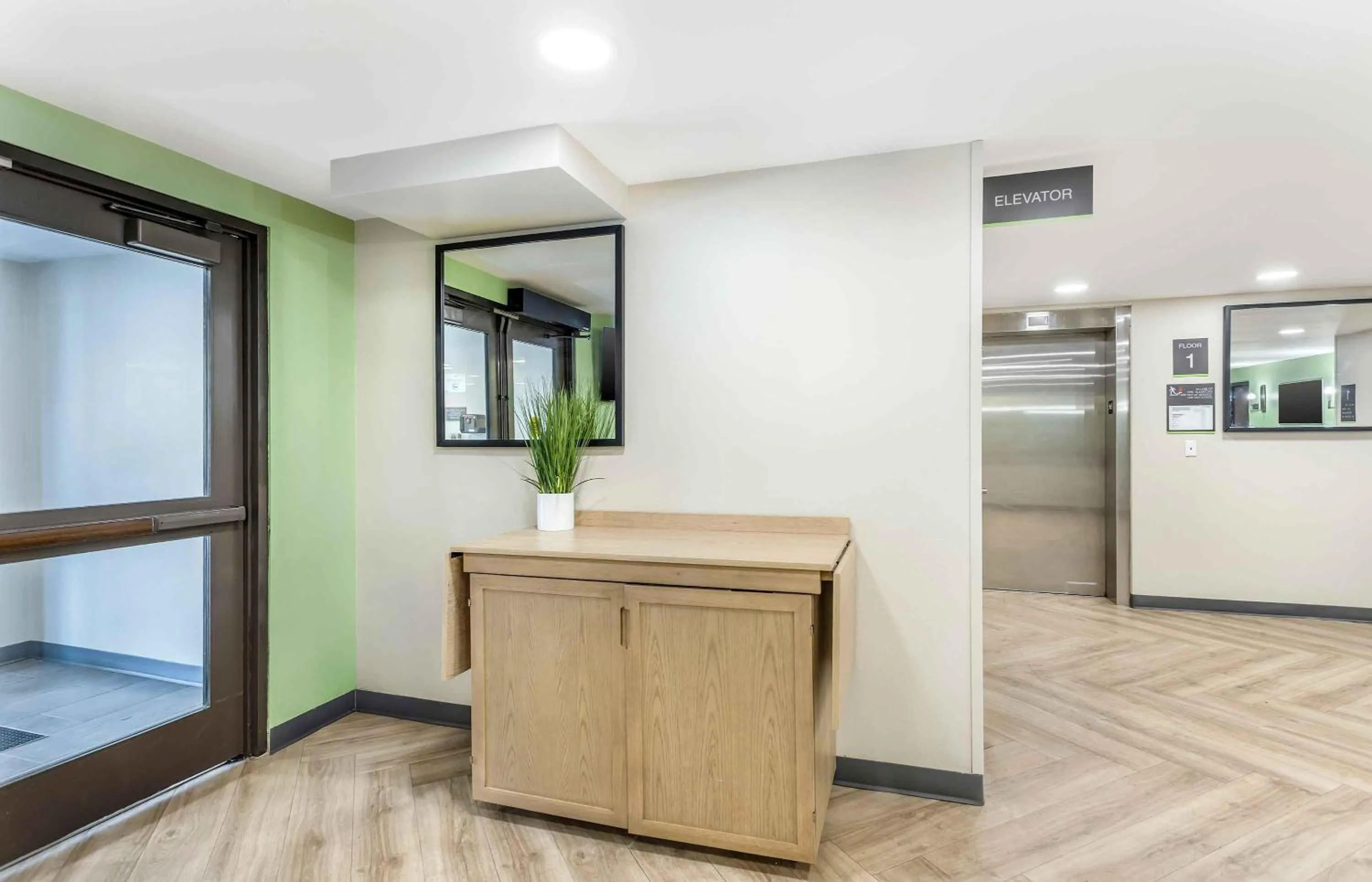 Lobby or reception in Extended Stay America Suites - Long Island - Melville