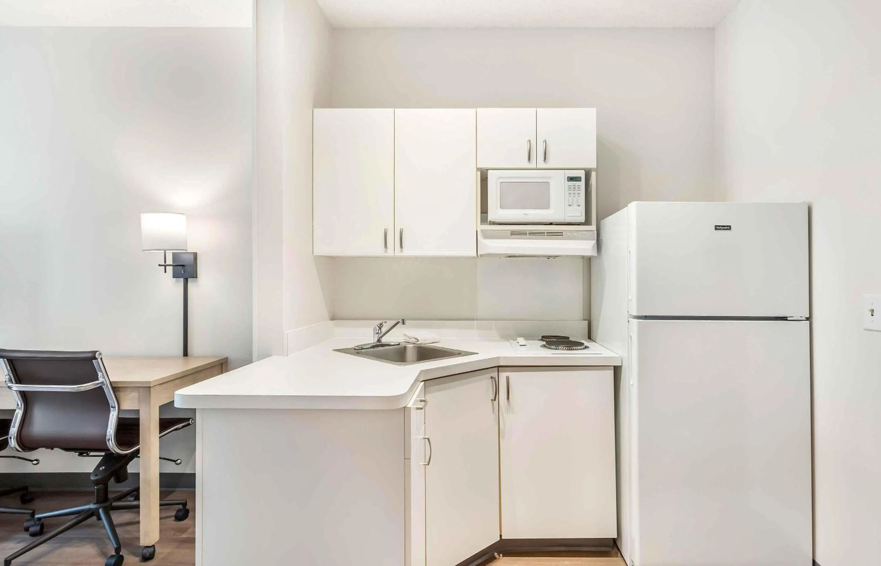 Kitchen or kitchenette in Extended Stay America Suites - Long Island - Melville