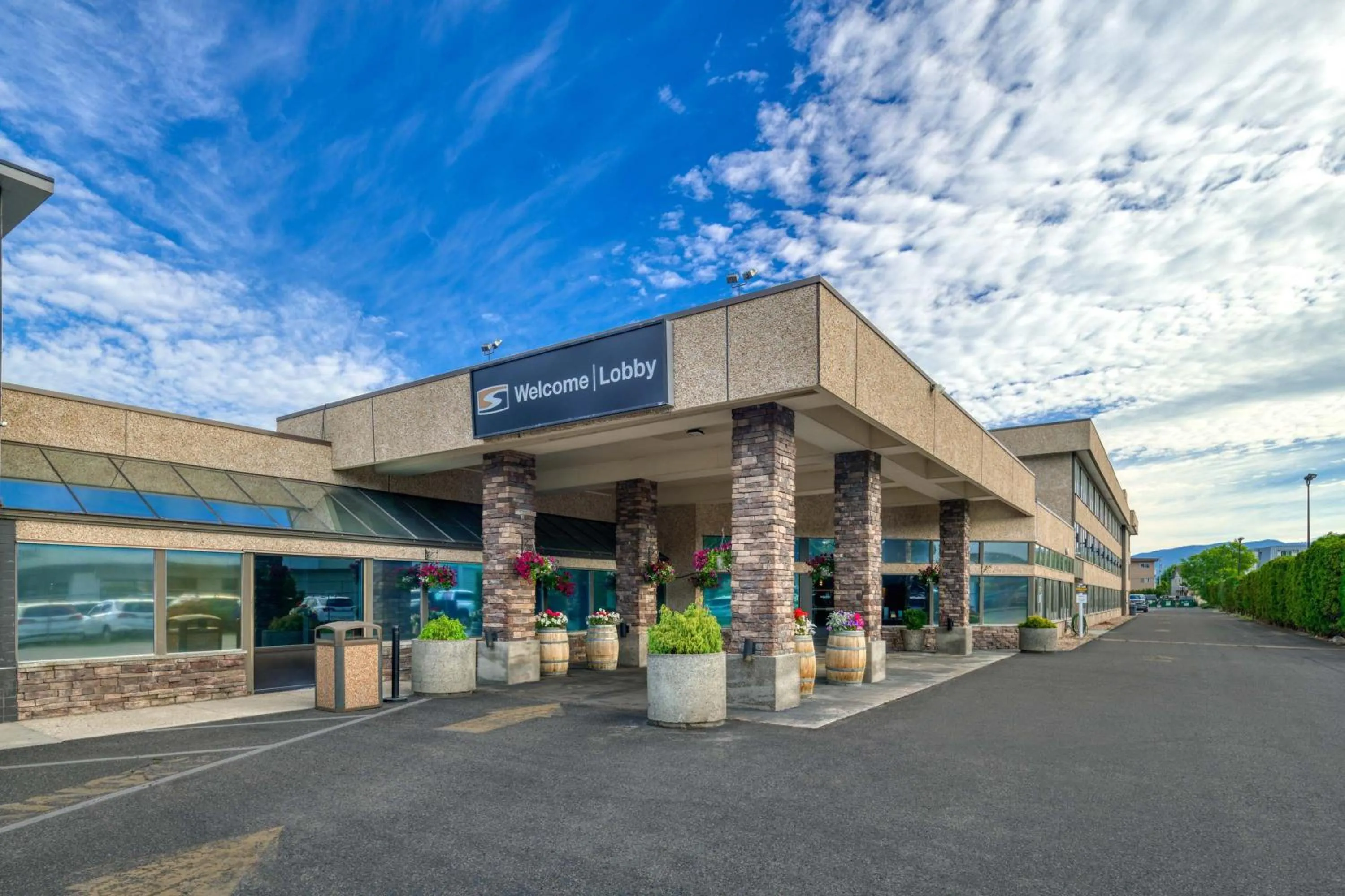 Property building in Sandman Hotel Penticton