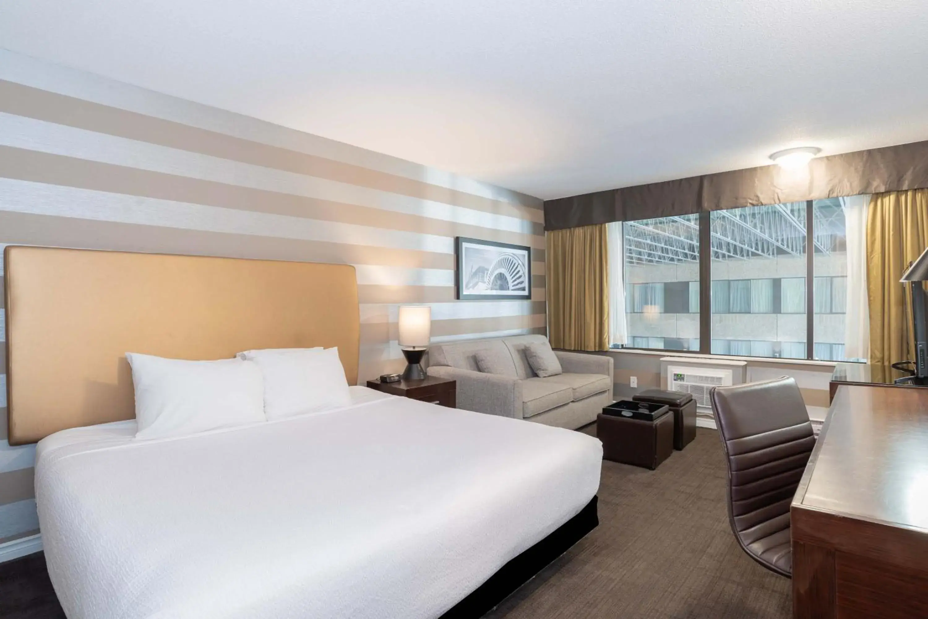 Standard Room, 1 King Bed, Sofa Bed in Sandman Hotel Penticton Standard Room, 1 King Bed, Sofa Bed in Sandman Hotel Penticton