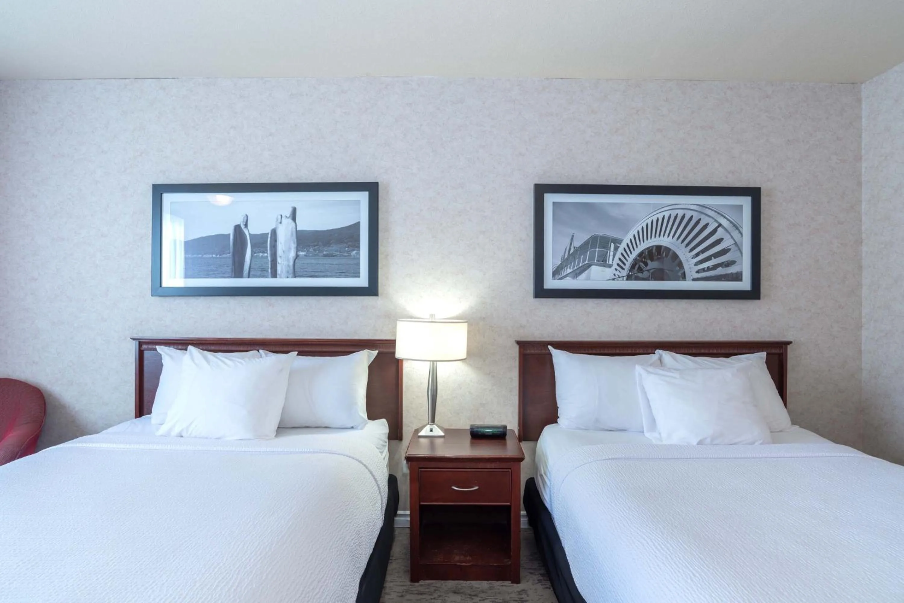 Photo of the whole room, Bed in Sandman Hotel Penticton