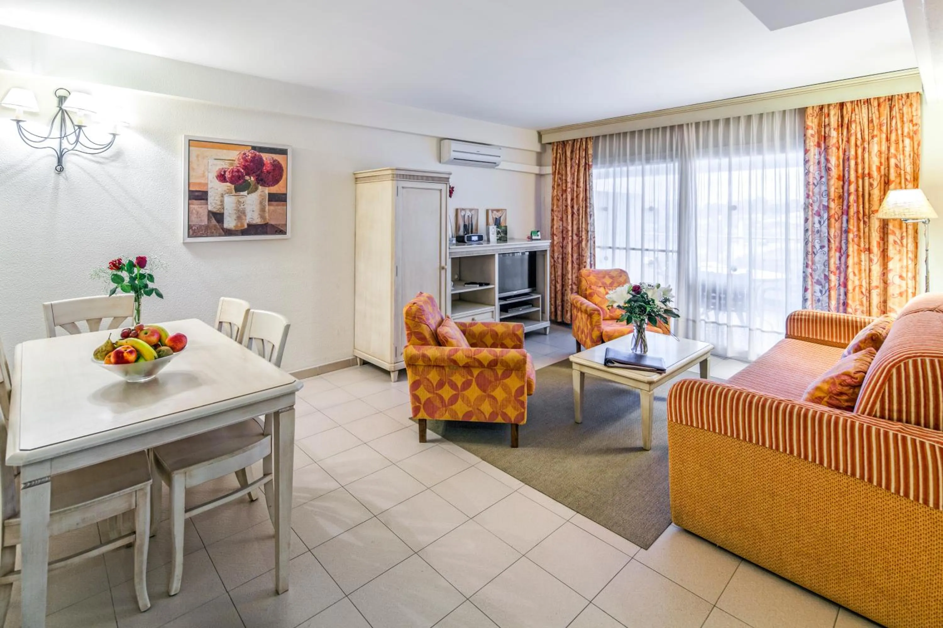 TV and multimedia in Ona Garden Lago