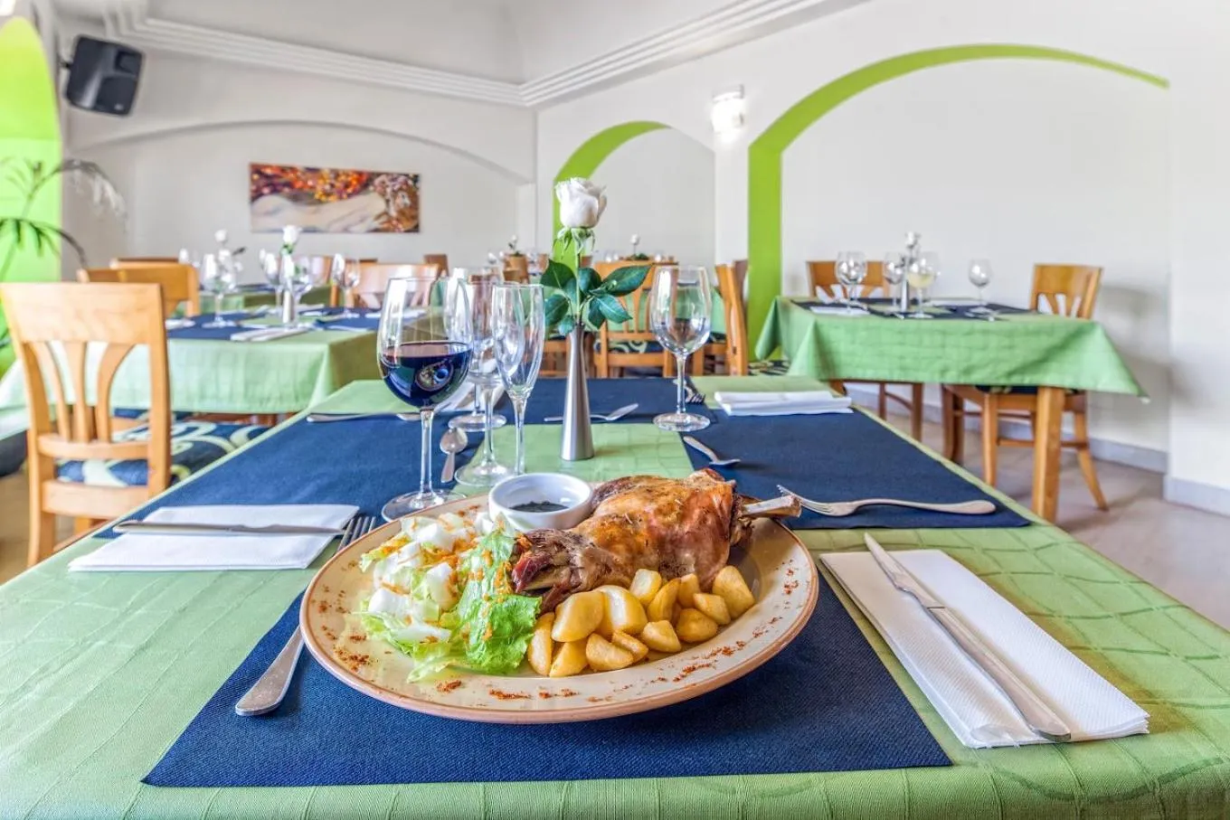 Restaurant/places to eat in Ona Garden Lago