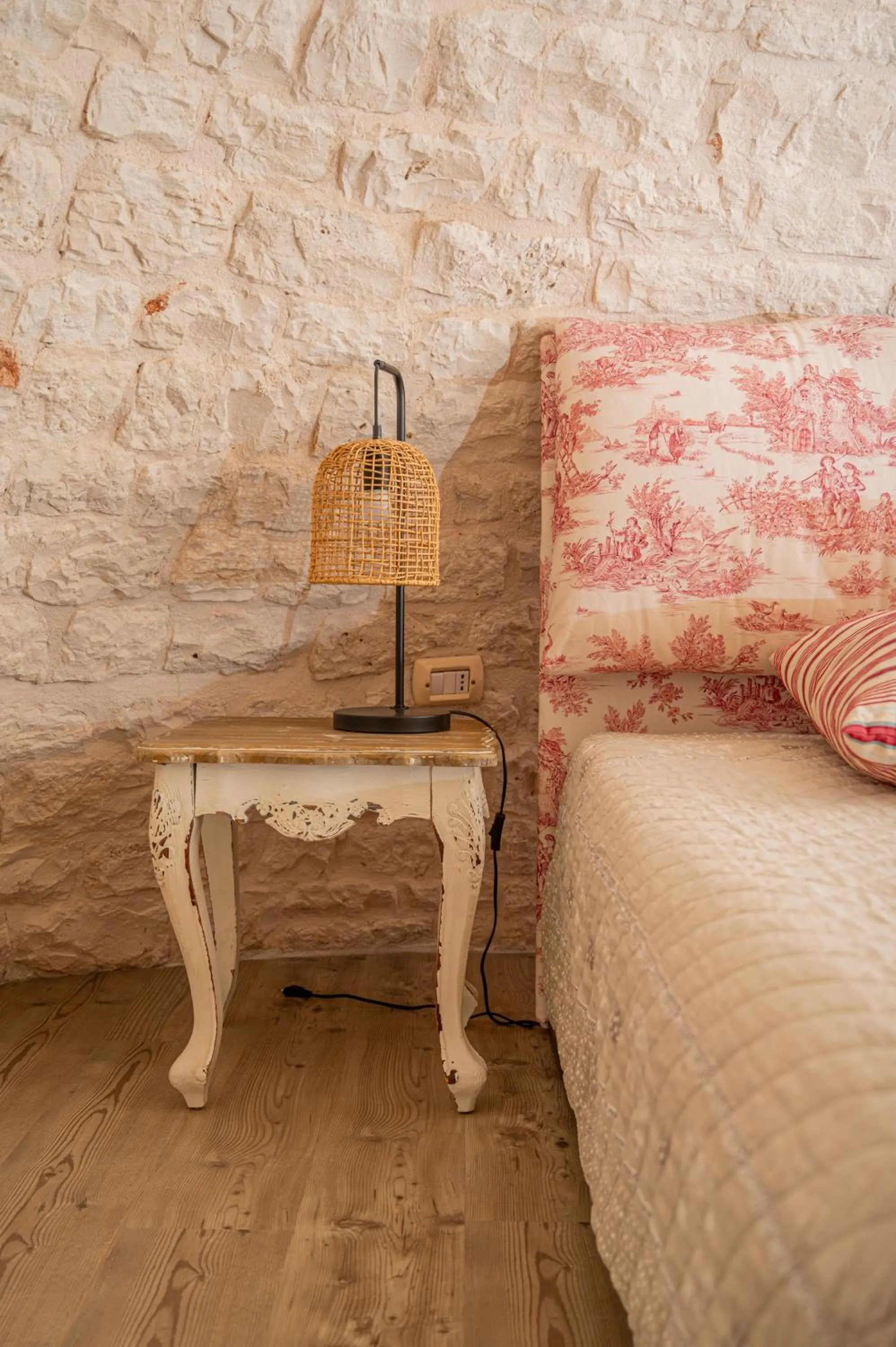 Decorative detail, Bed in Palazzo Scotto - Widespread Collection