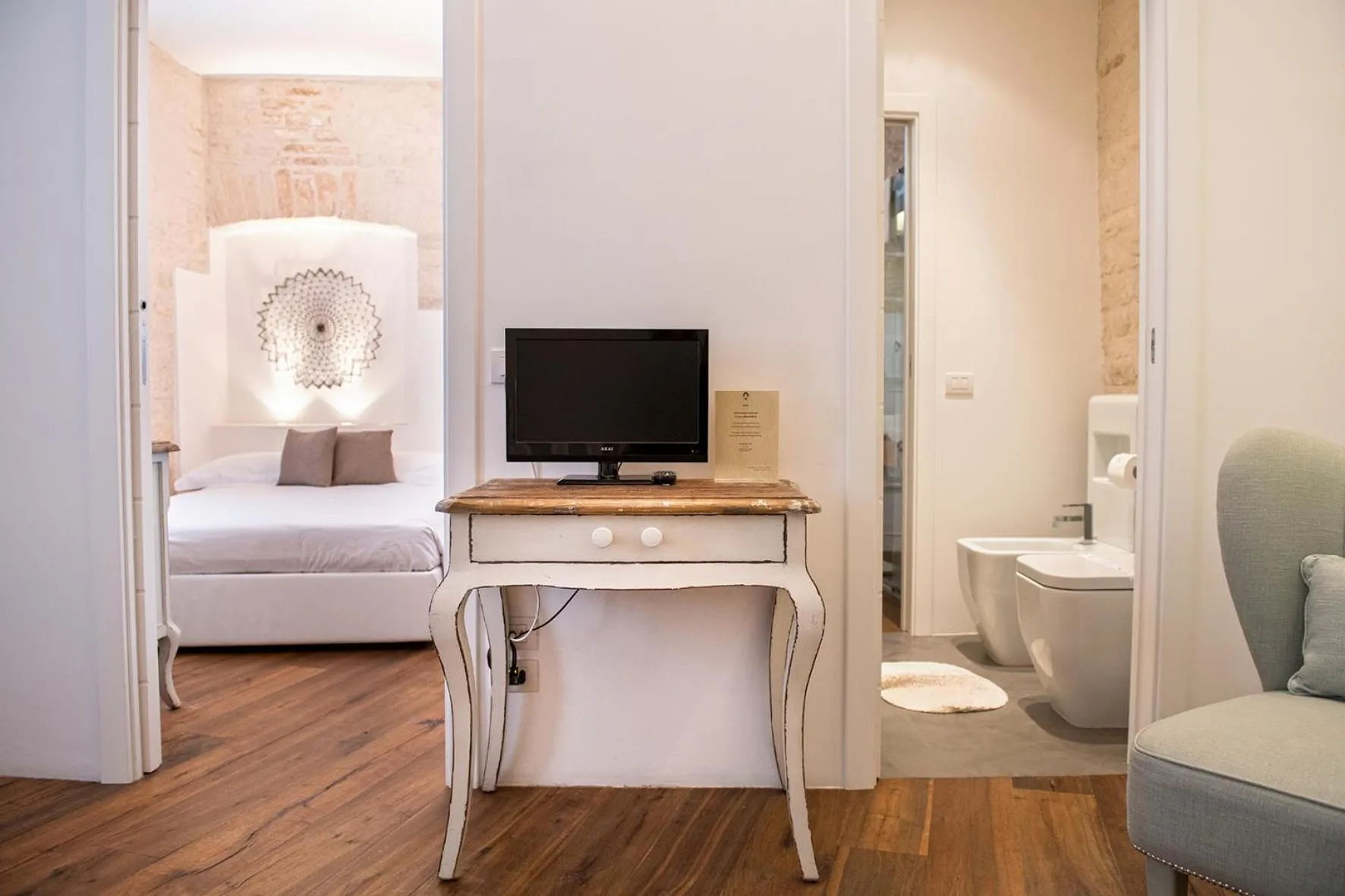 Toilet, Bed in Palazzo Scotto - Widespread Collection