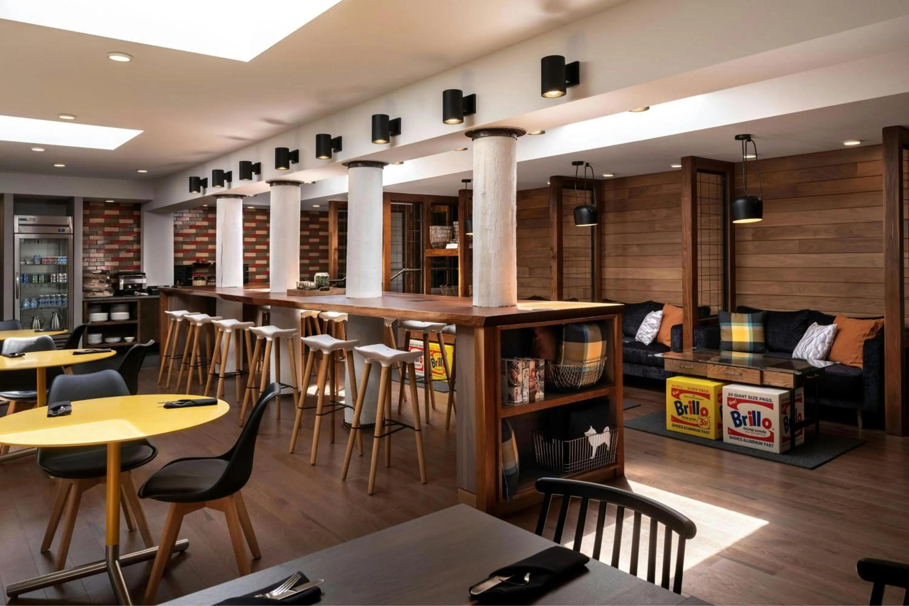 Lounge or bar in Renaissance Minneapolis Bloomington Hotel