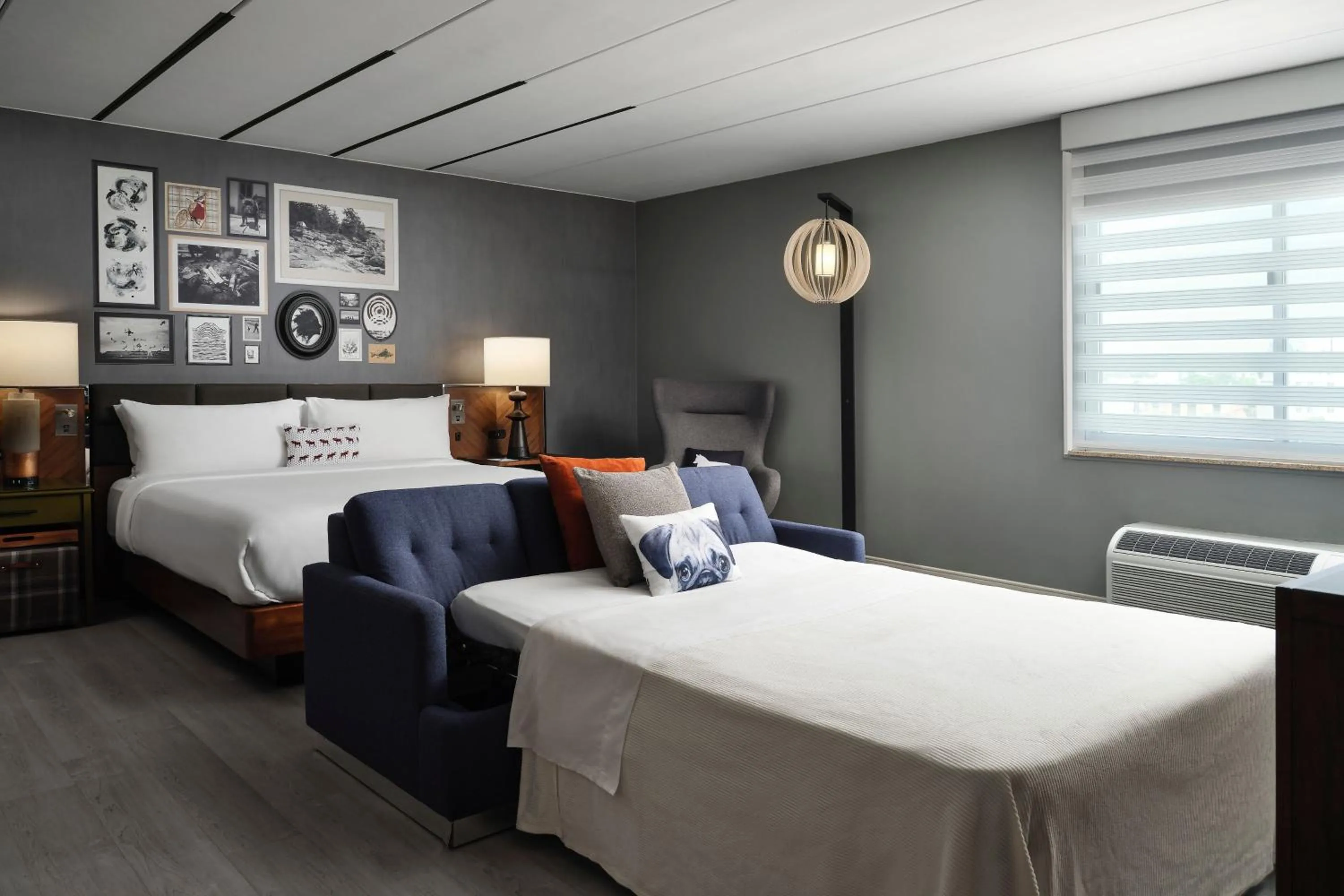 Photo of the whole room, Bed in Renaissance Minneapolis Bloomington Hotel