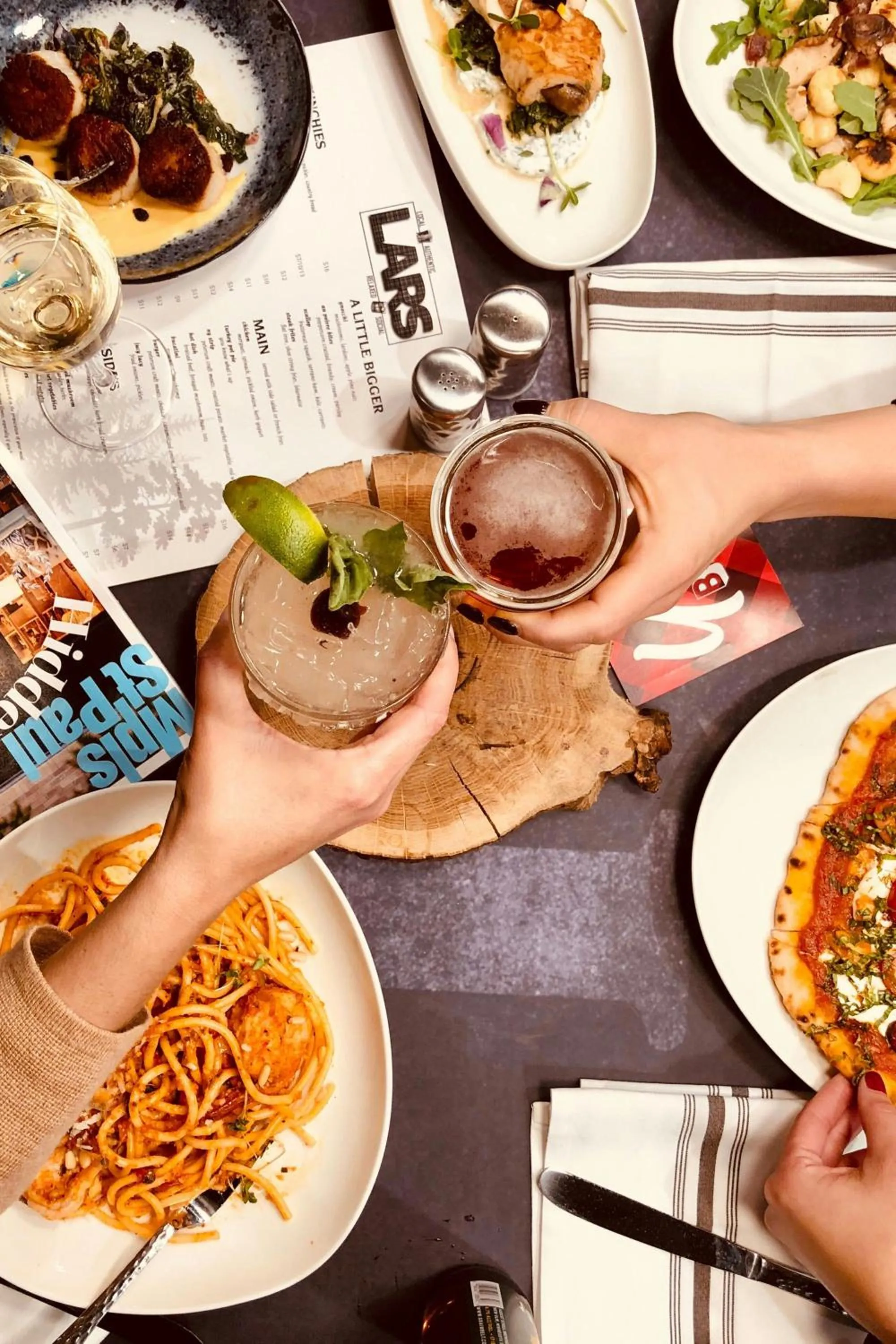 Lounge or bar in Renaissance Minneapolis Bloomington Hotel