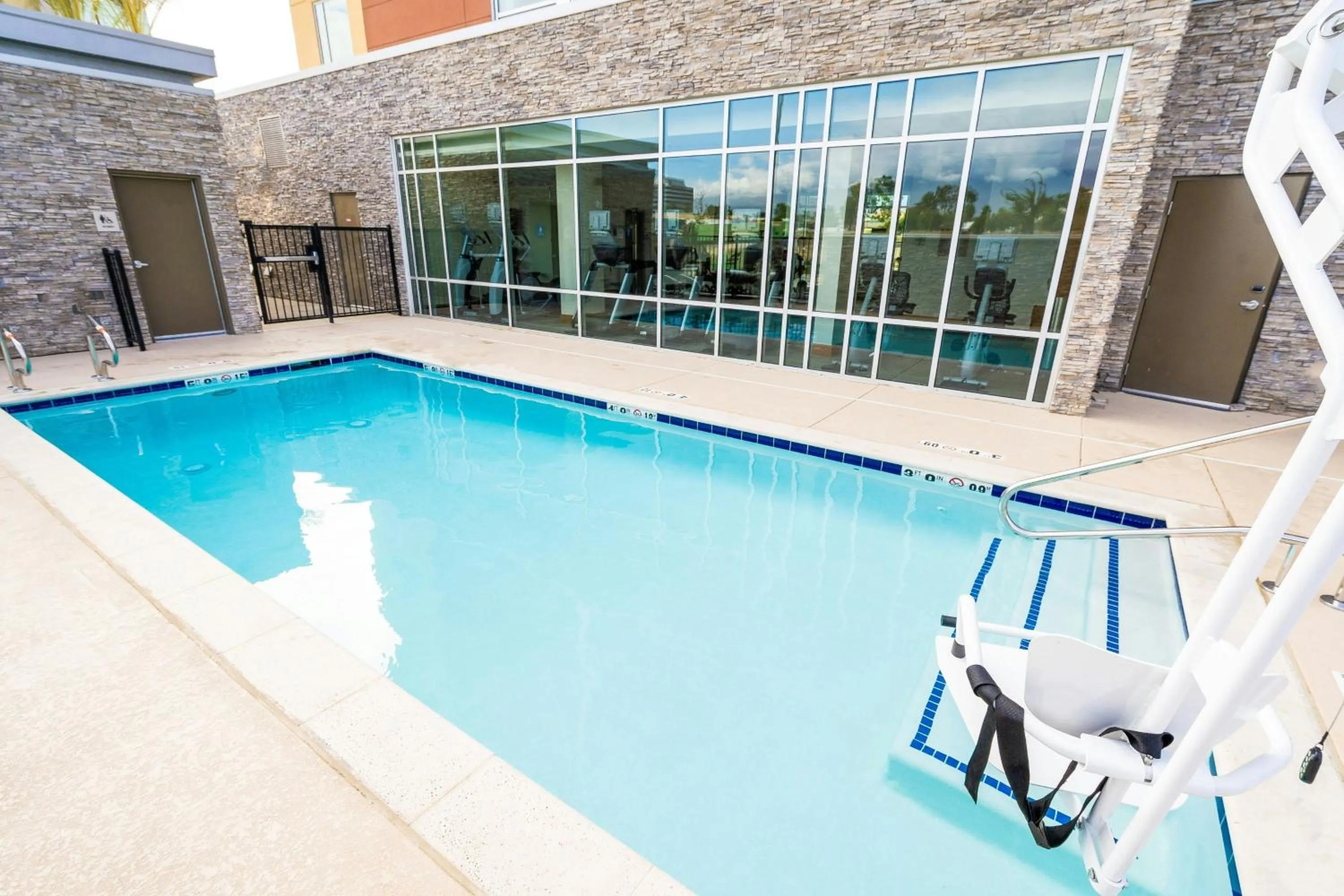Swimming pool in SpringHill Suites by Marriott Ontario Airport/Rancho Cucamonga