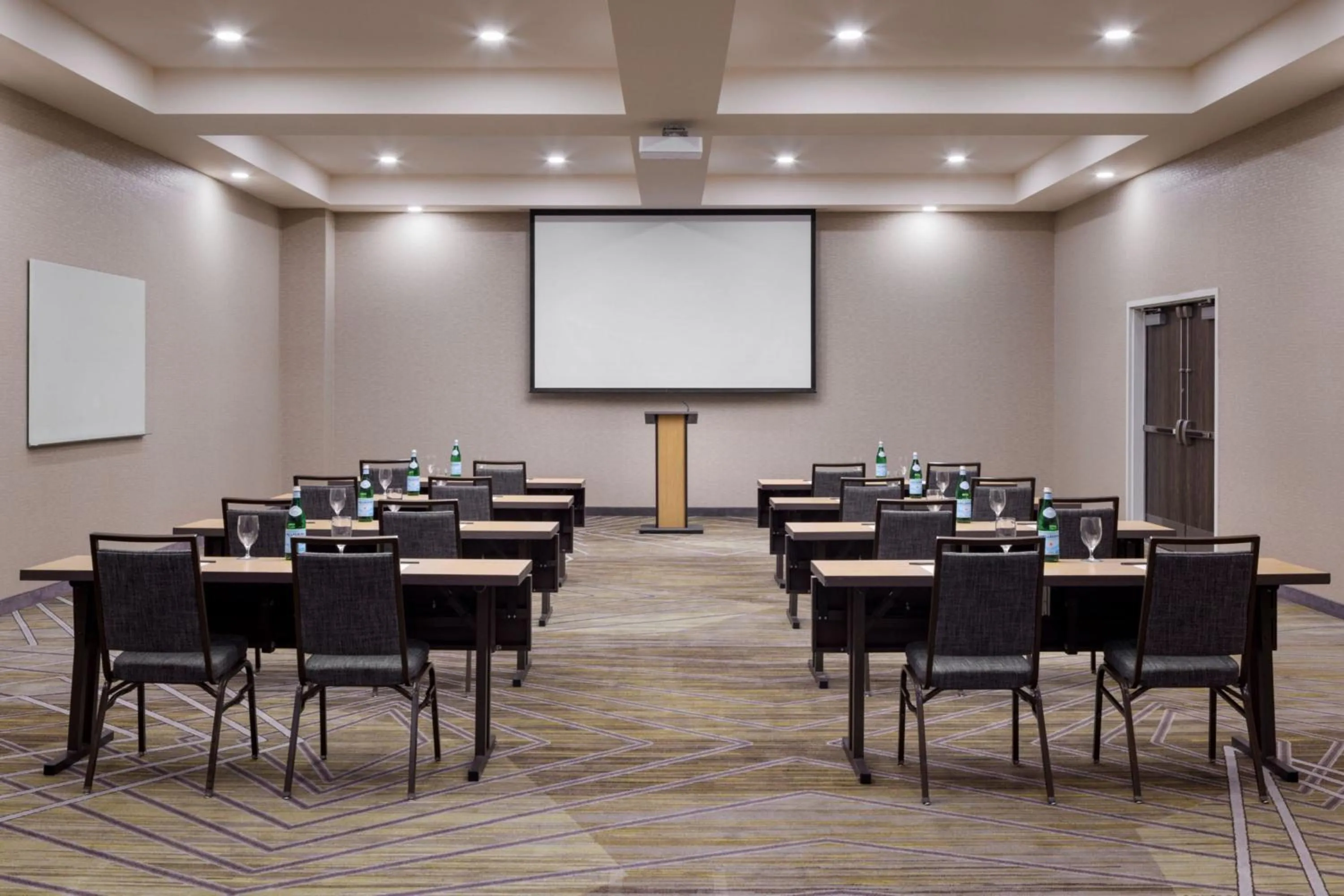 Meeting/conference room in Courtyard by Marriott Prince George