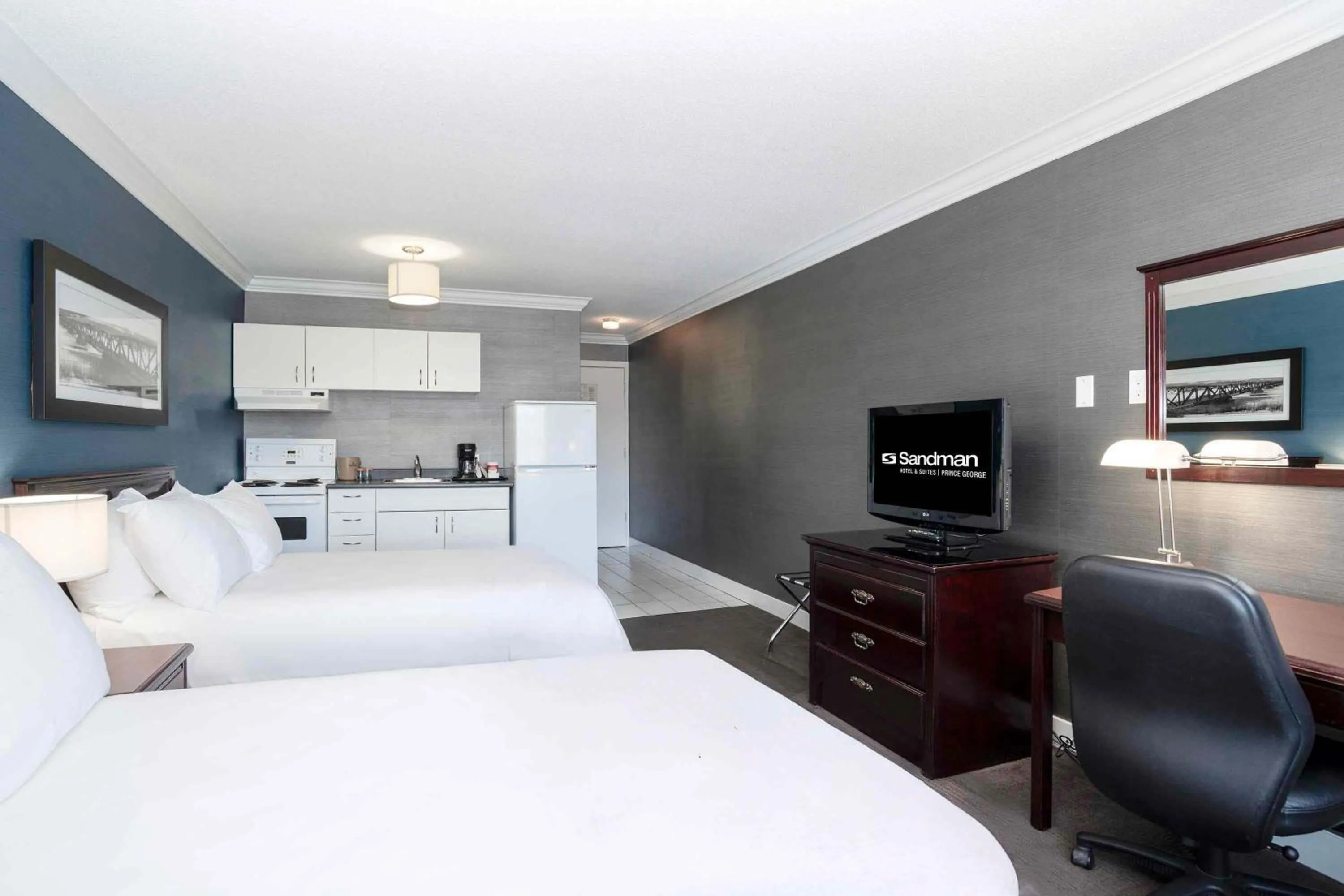 Photo of the whole room, Bed in Sandman Hotel & Suites Prince George