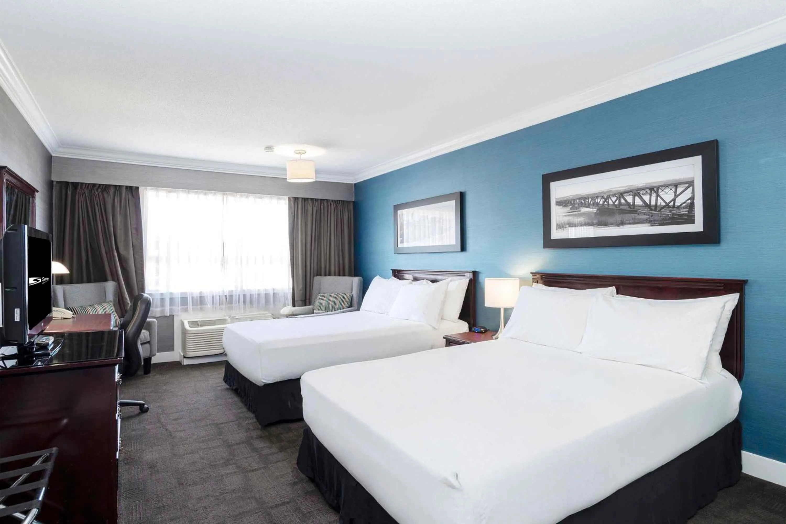 Photo of the whole room, Bed in Sandman Hotel & Suites Prince George