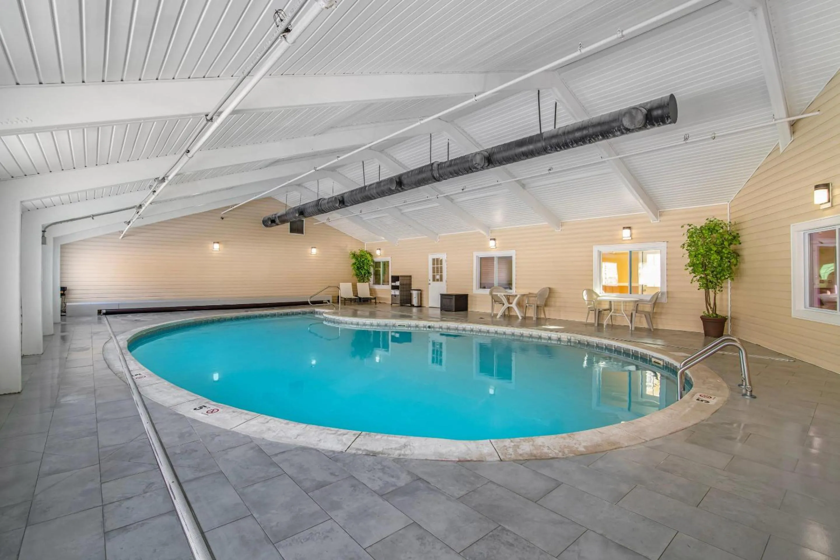 Swimming pool in Quality Inn North Conway