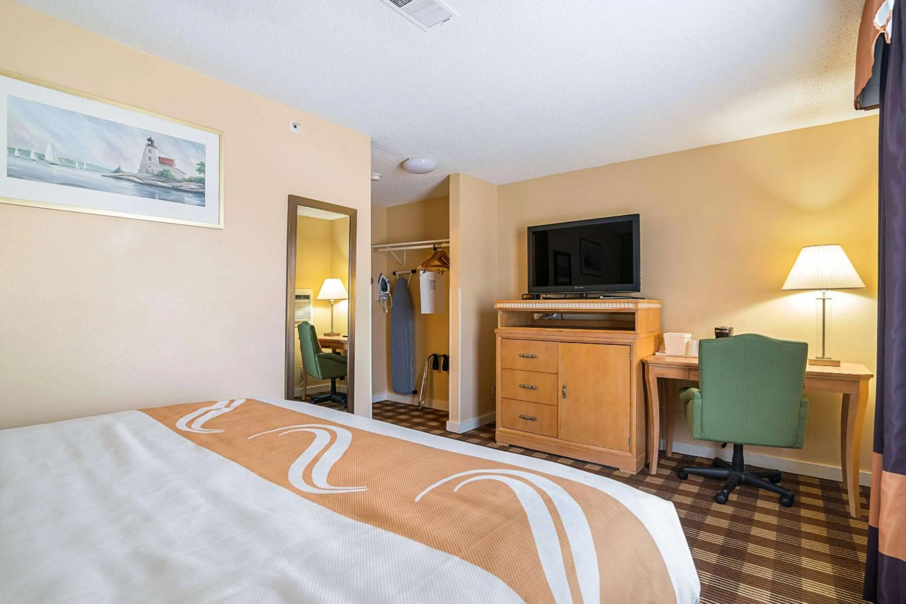 Photo of the whole room, Bed in Quality Inn North Conway