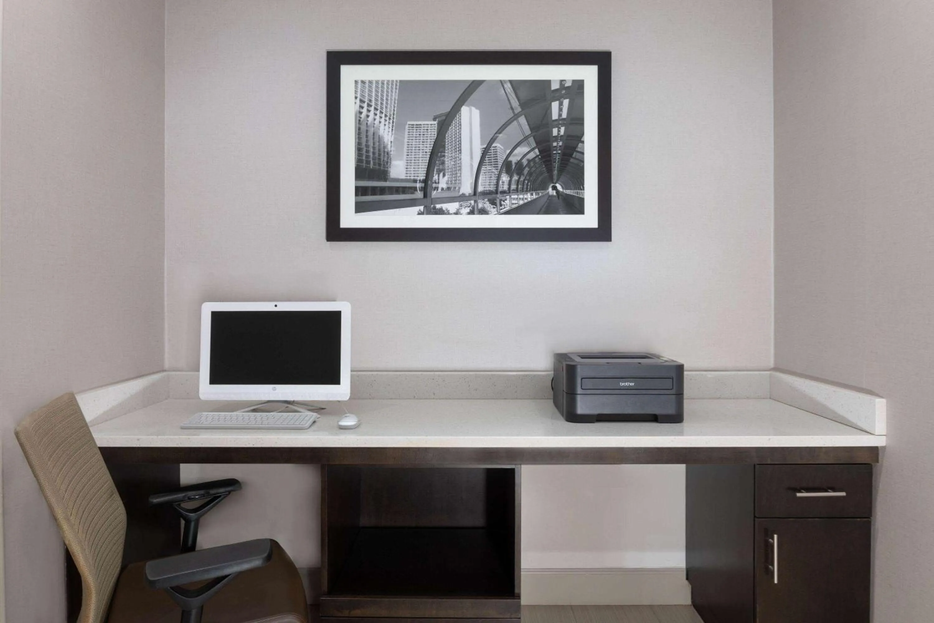 Business facilities in La Quinta by Wyndham Kennesaw