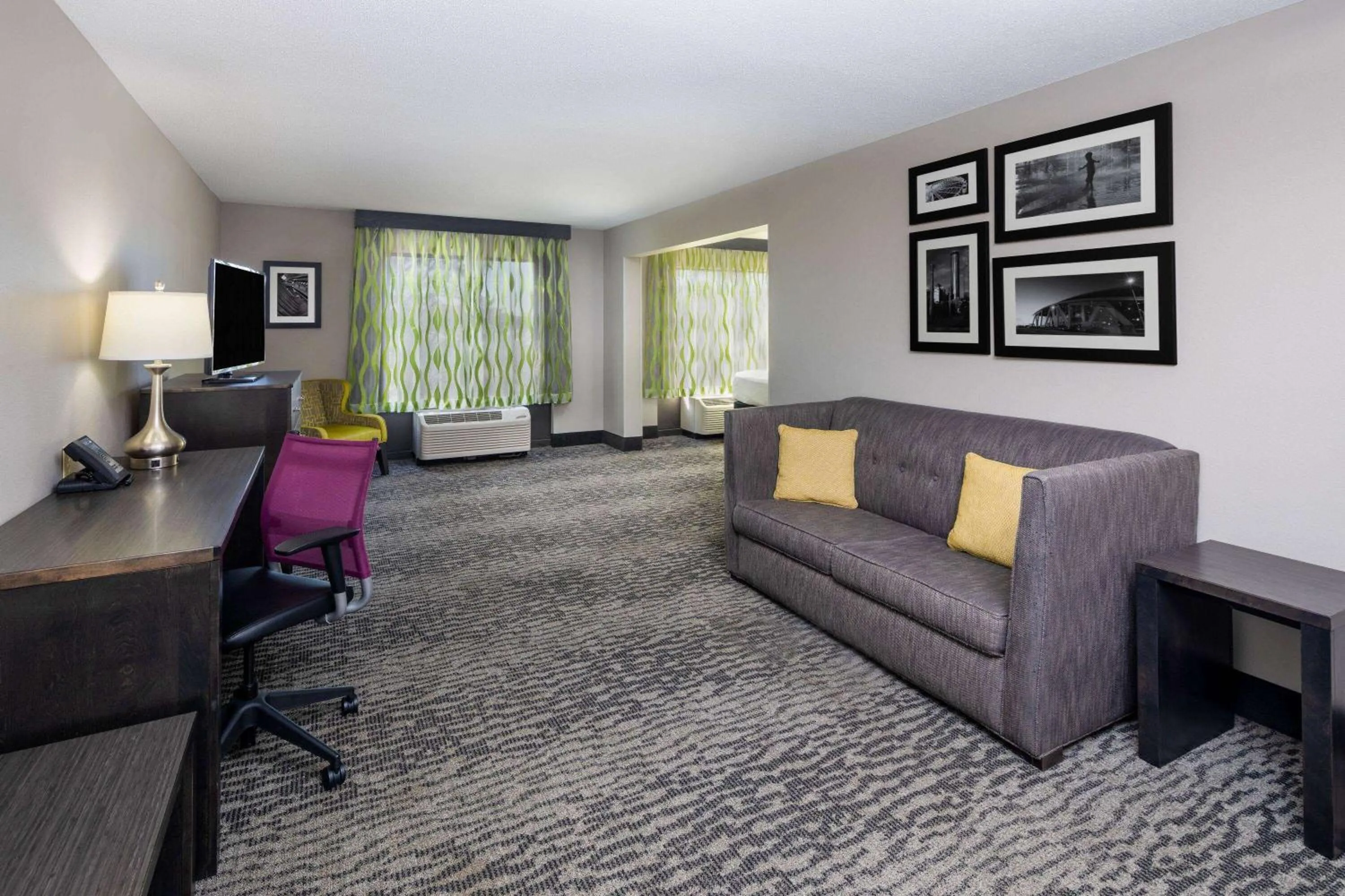 Photo of the whole room in La Quinta by Wyndham Kennesaw