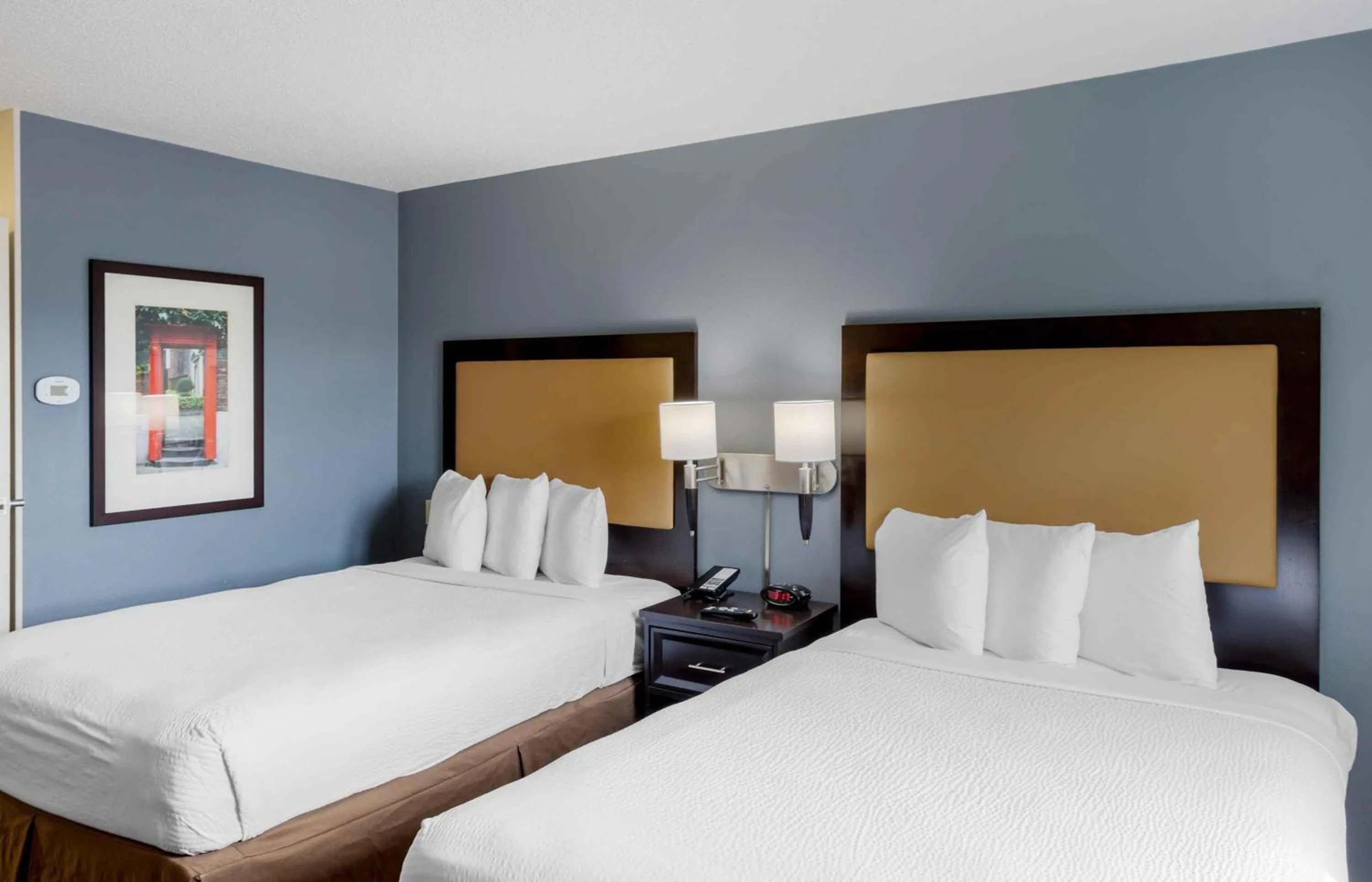 Bedroom, Bed in Extended Stay America Suites - New York City - LaGuardia Airport