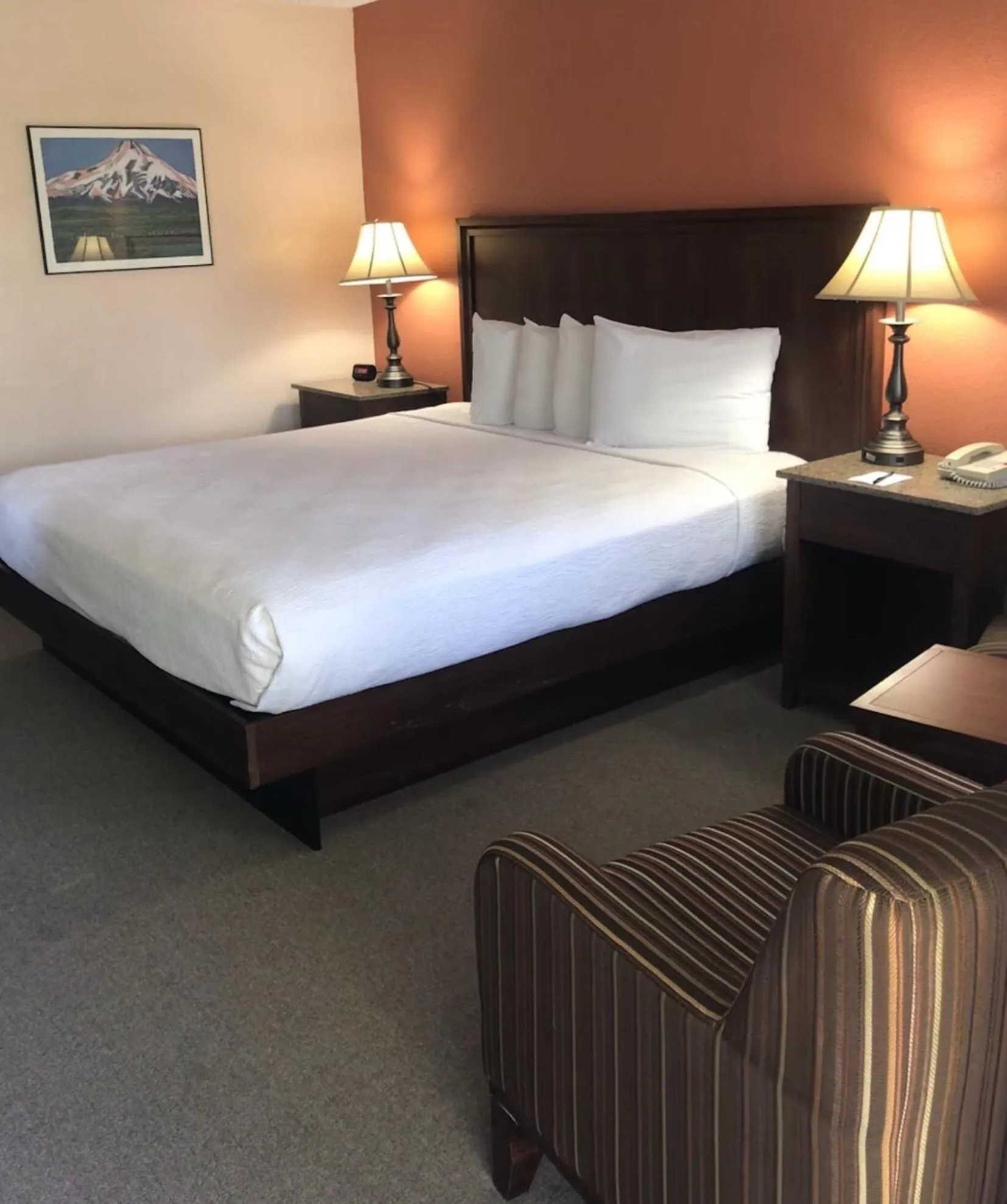 Garden view, Bed in Village Inn