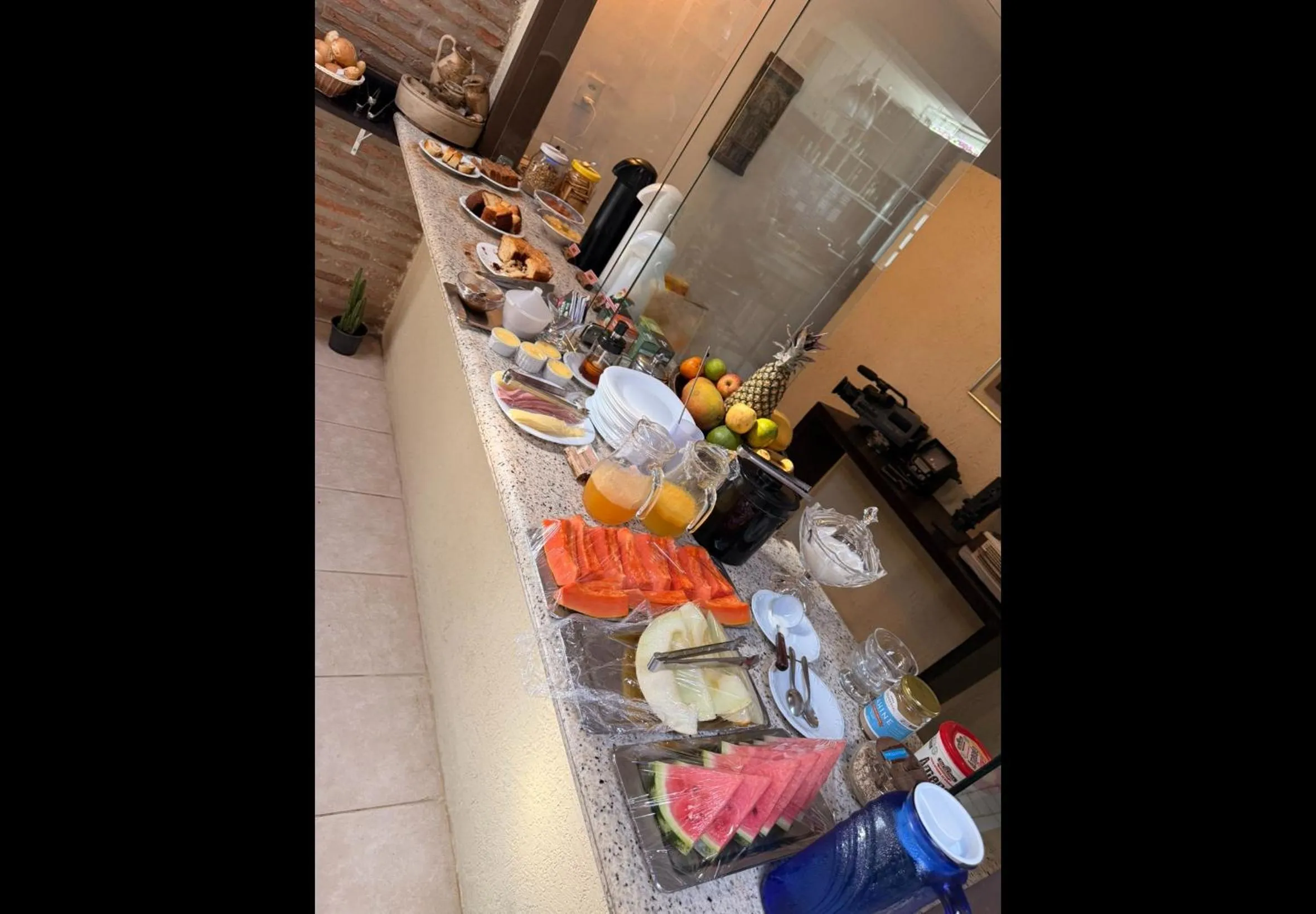 Buffet breakfast in Pousada Ibirapuera