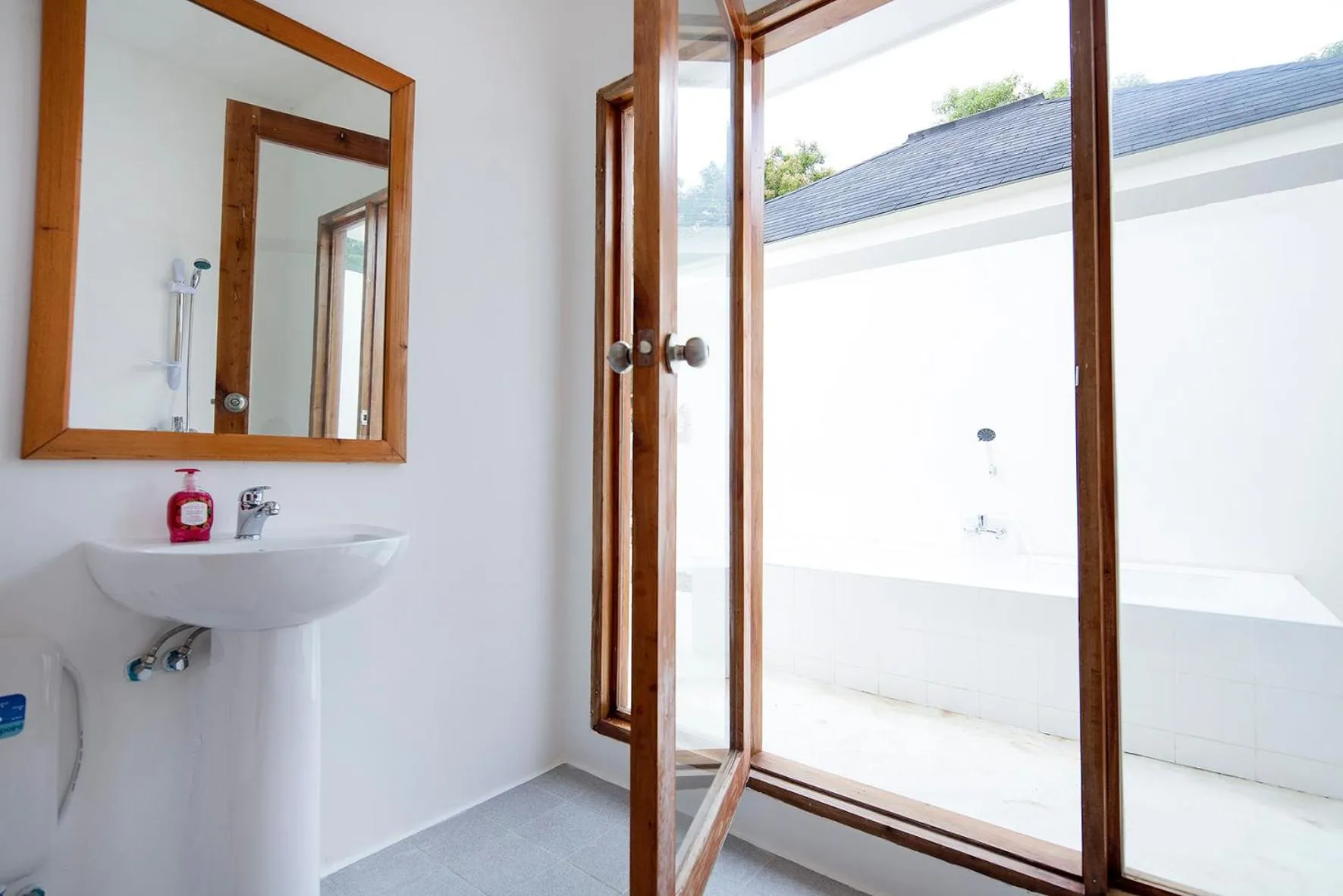 Shower in Island World Panglao