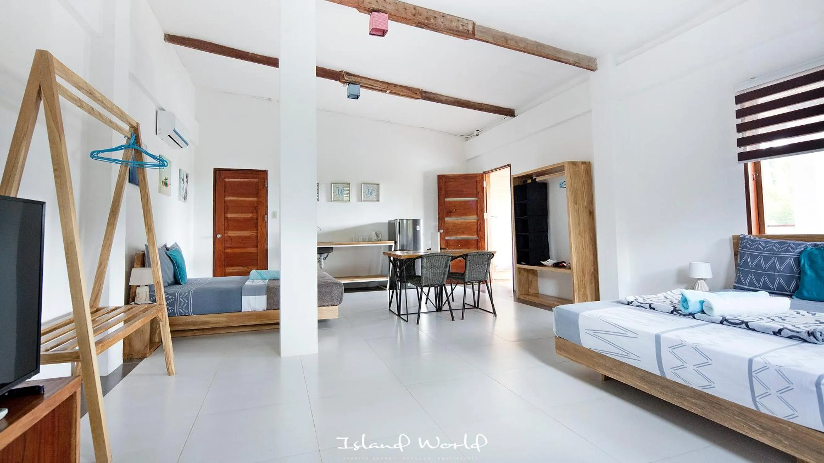 Living room, Bed in Island World Panglao