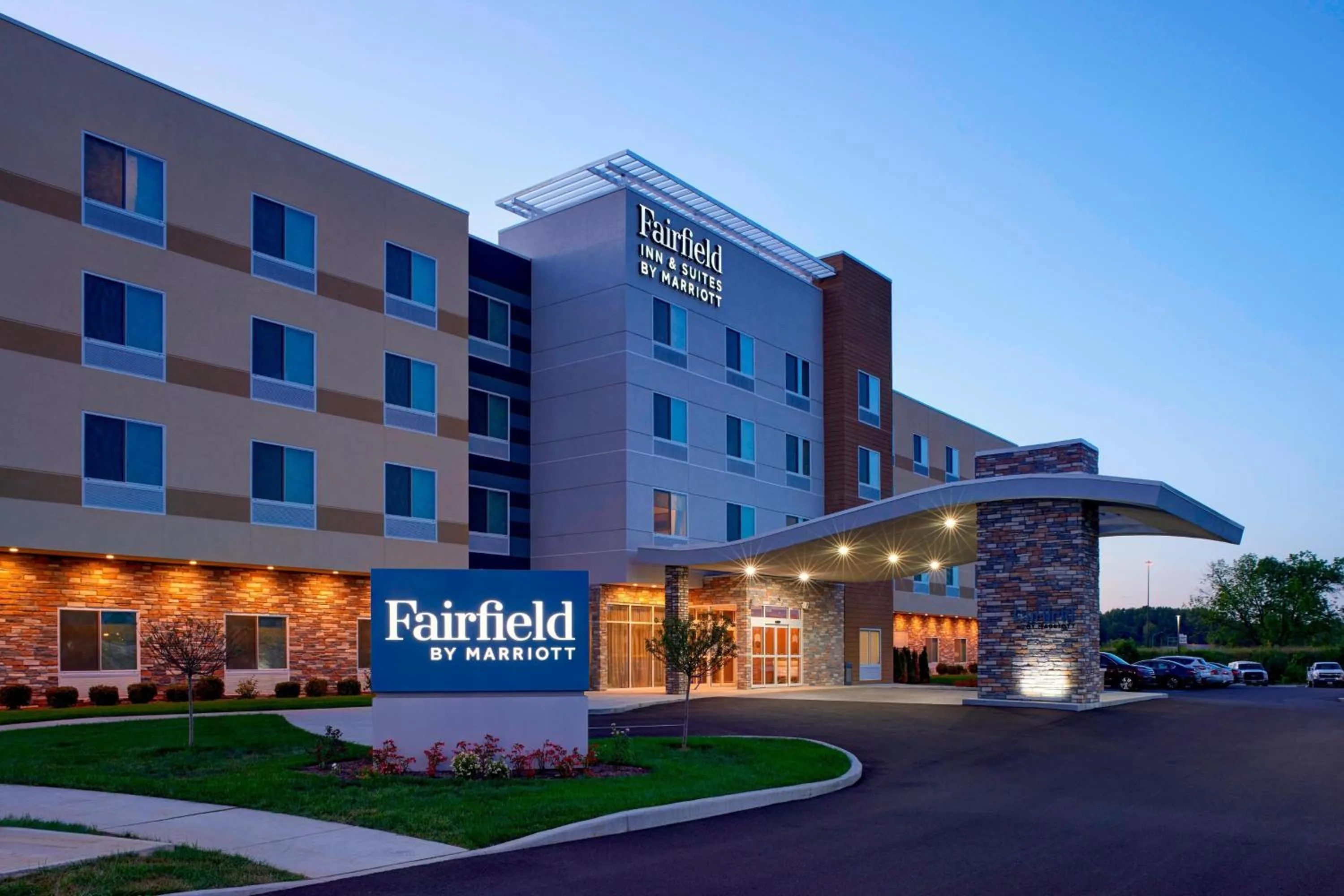 Property building in Fairfield Inn & Suites by Marriott Columbus, IN