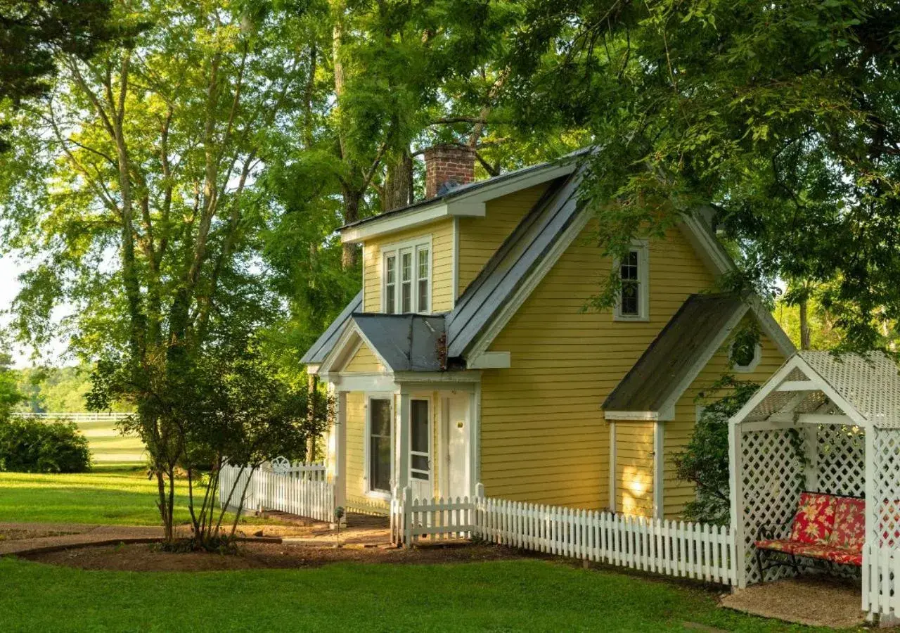 Queen Suite with Pool View in Prospect Hill Inn & Restaurant Queen Suite with Pool View in Prospect Hill Inn & Restaurant