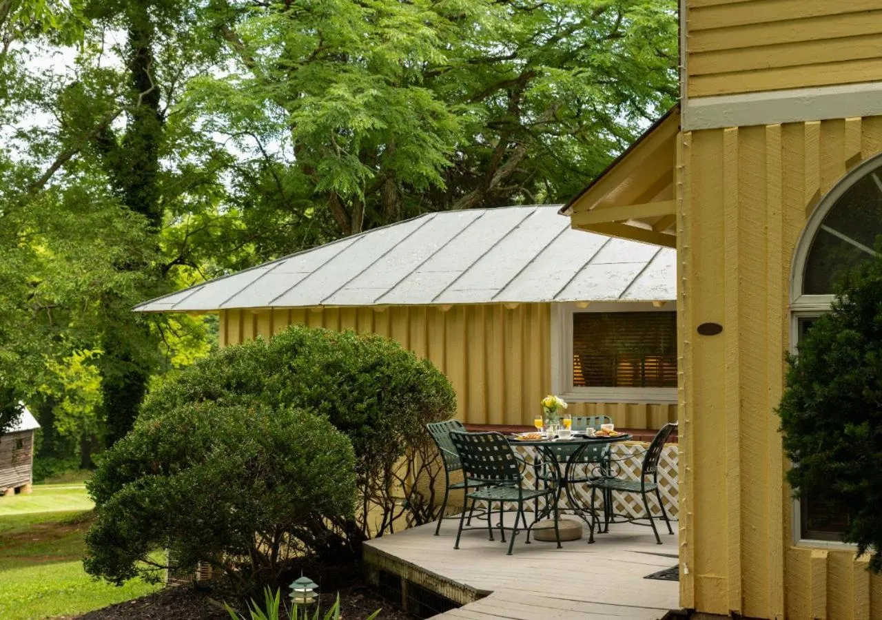 Property building in Prospect Hill Inn & Restaurant