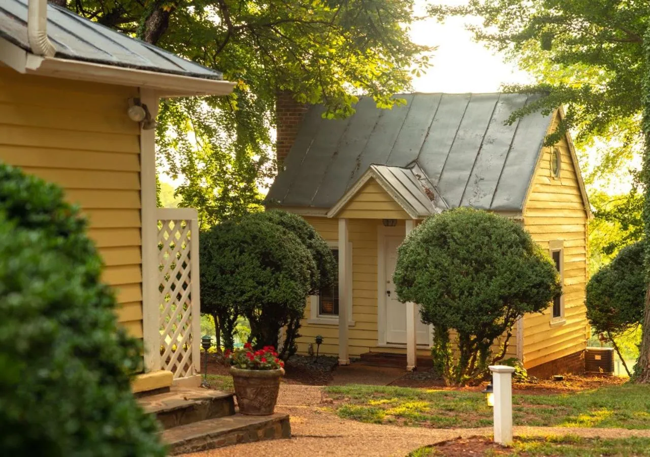 Property building in Prospect Hill Inn & Restaurant