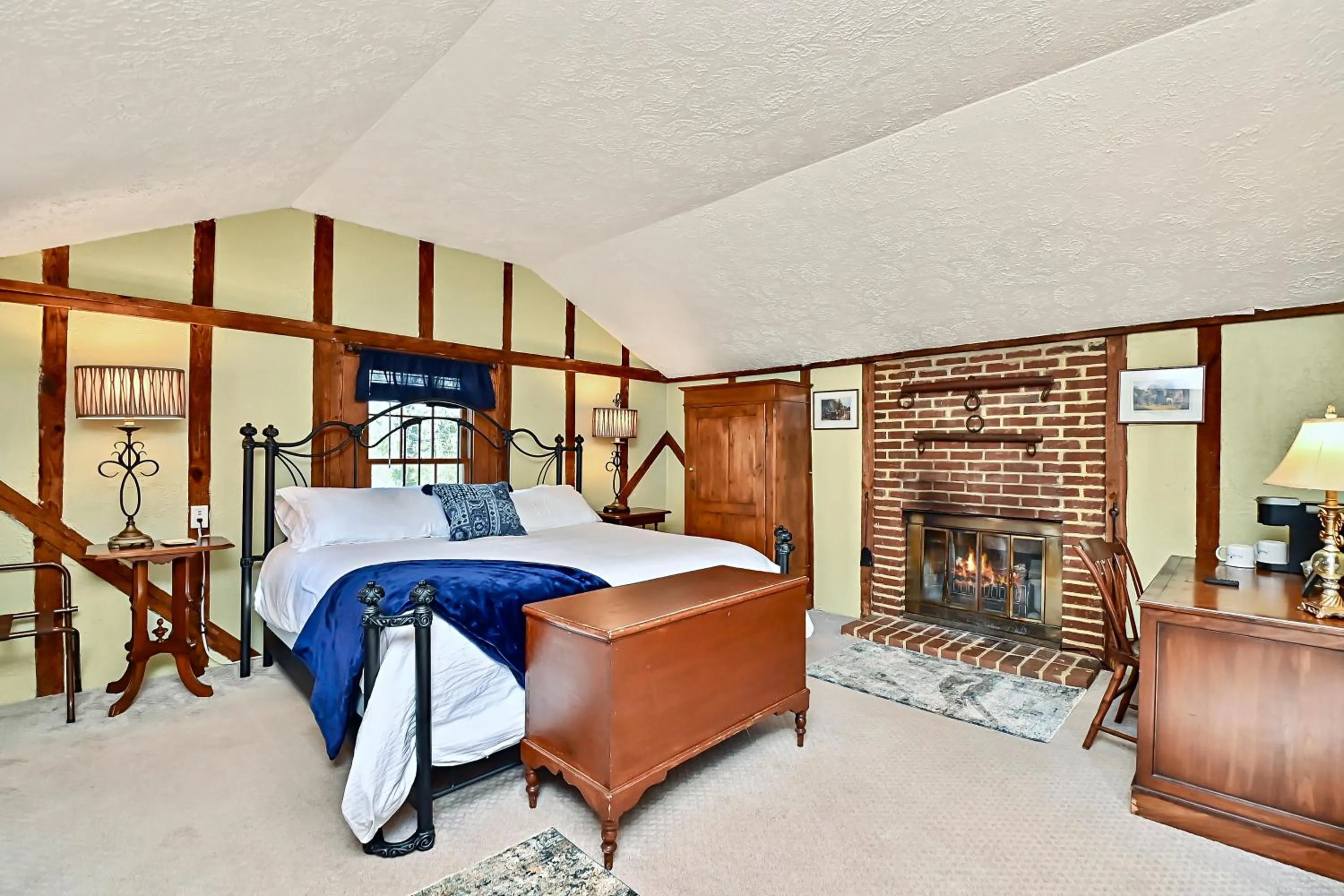 Bedroom, Bed in Prospect Hill Inn & Restaurant