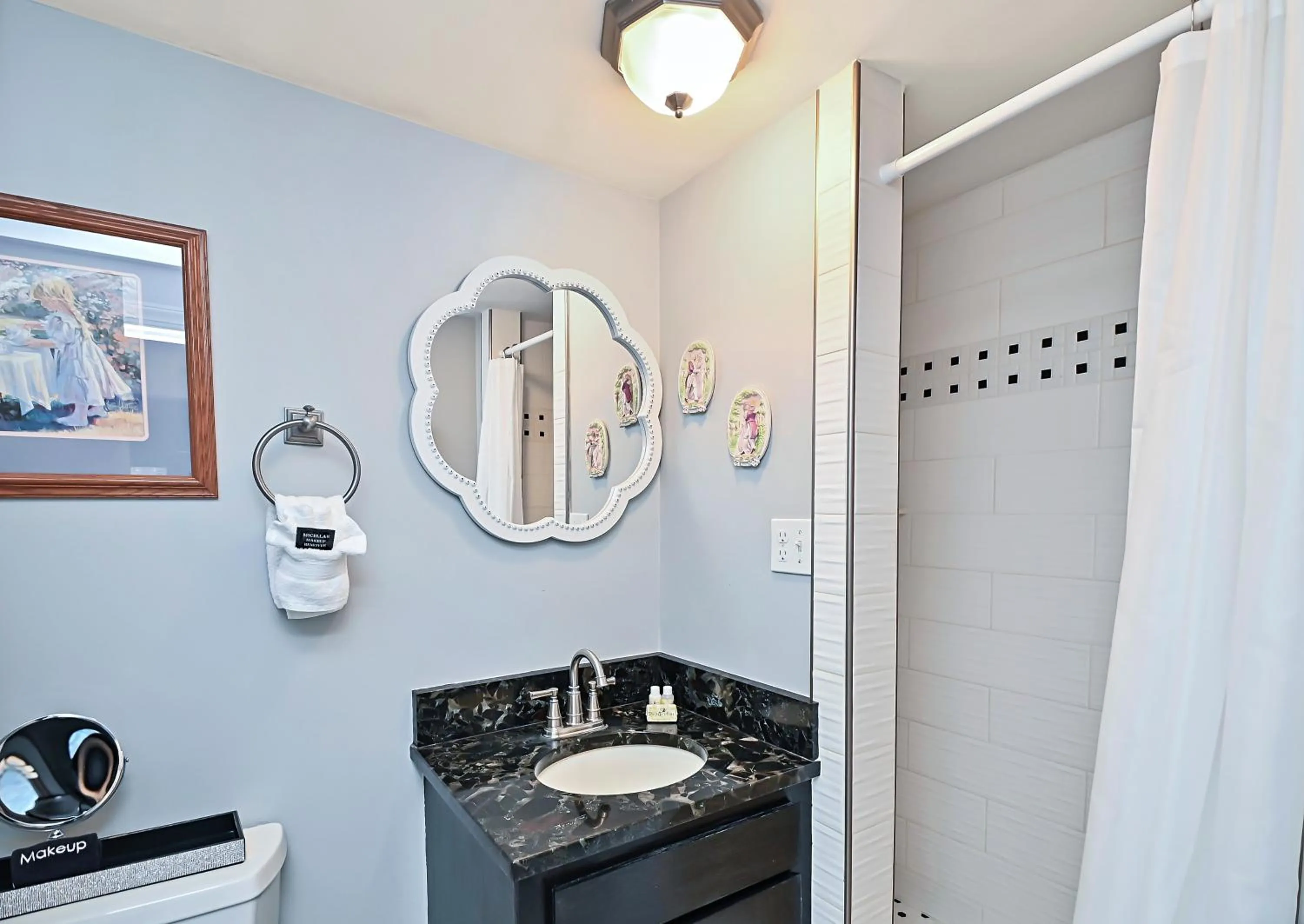 Shower in Prospect Hill Inn & Restaurant