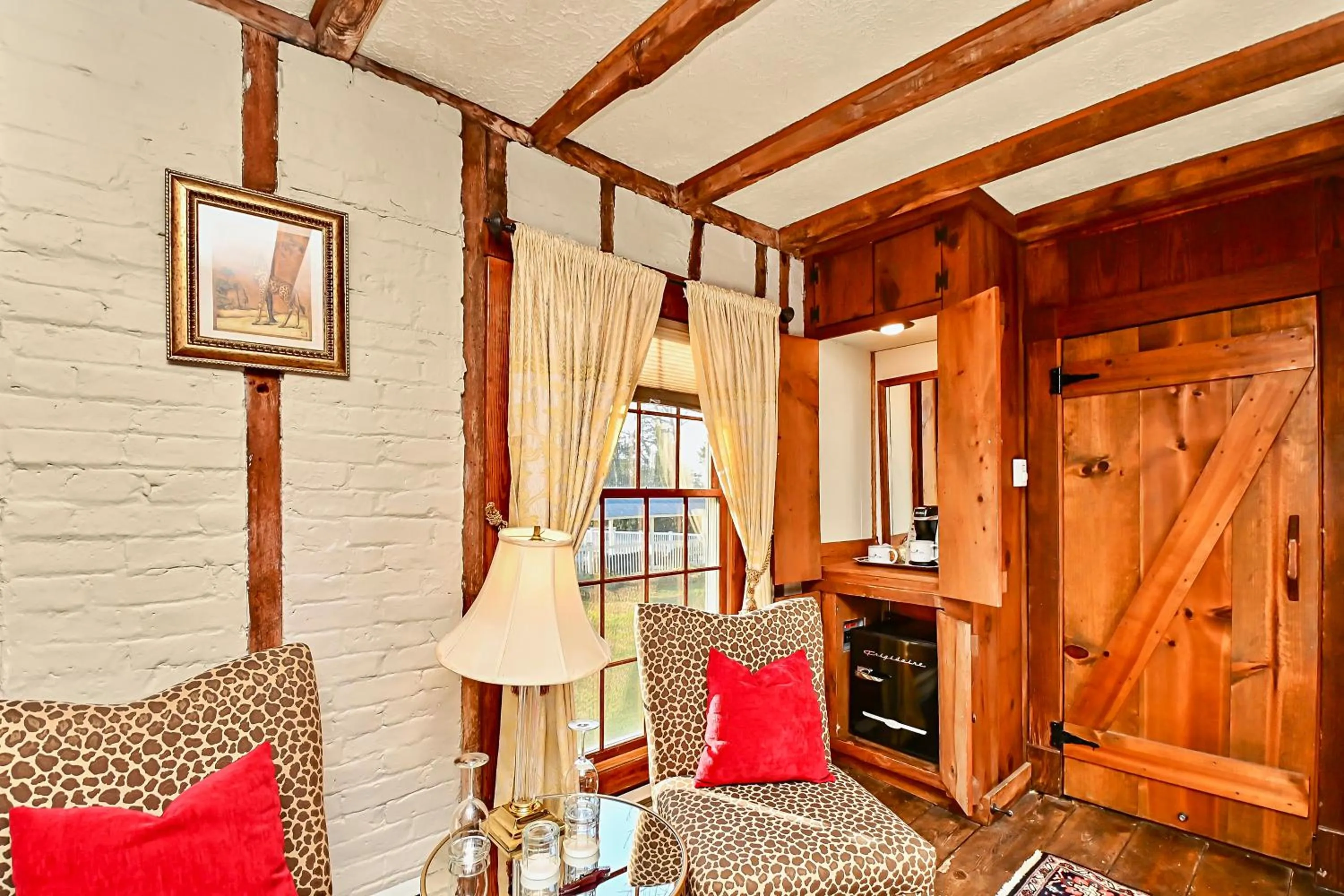 Seating area in Prospect Hill Inn & Restaurant