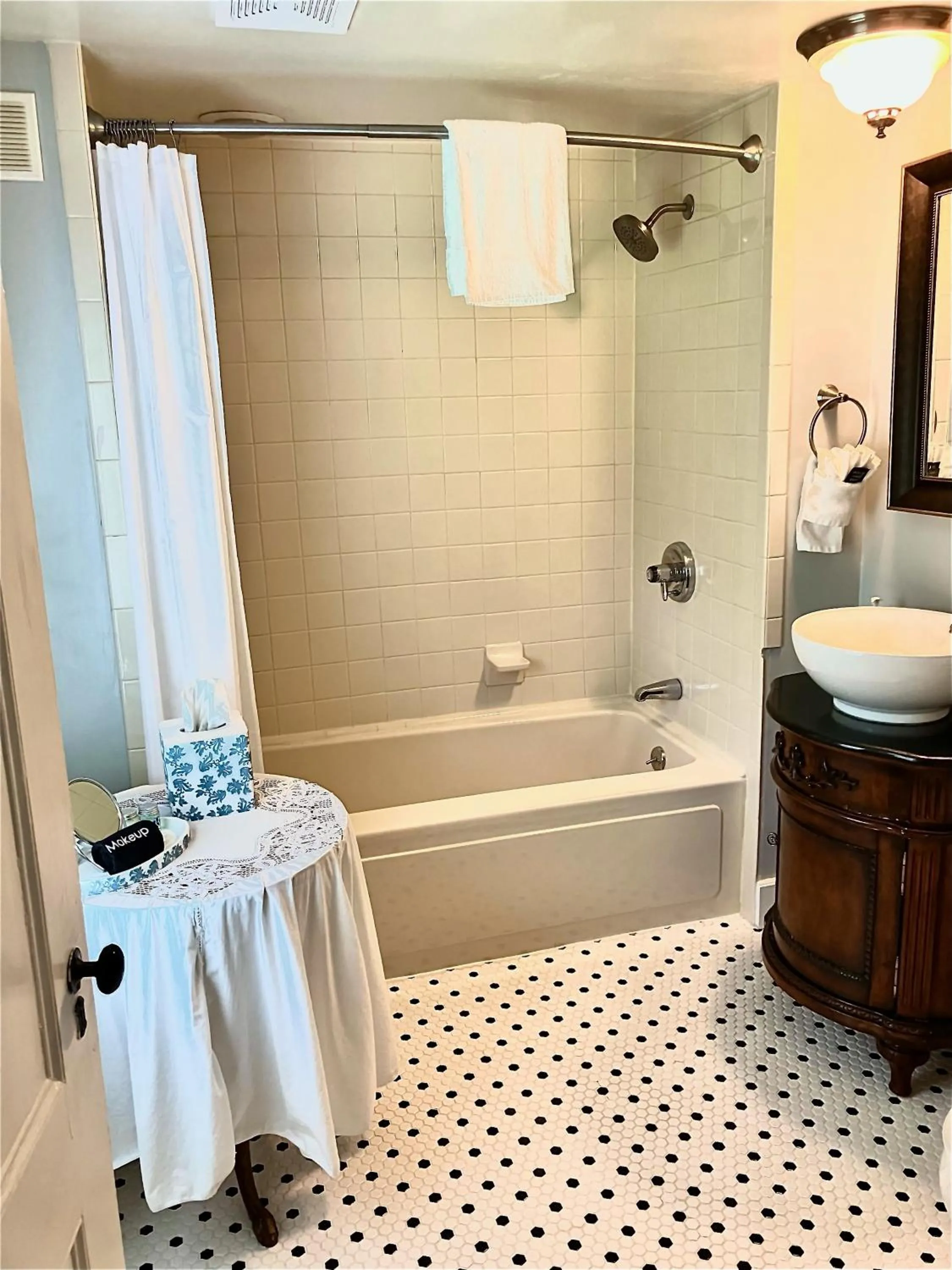 Bathroom in Prospect Hill Inn & Restaurant