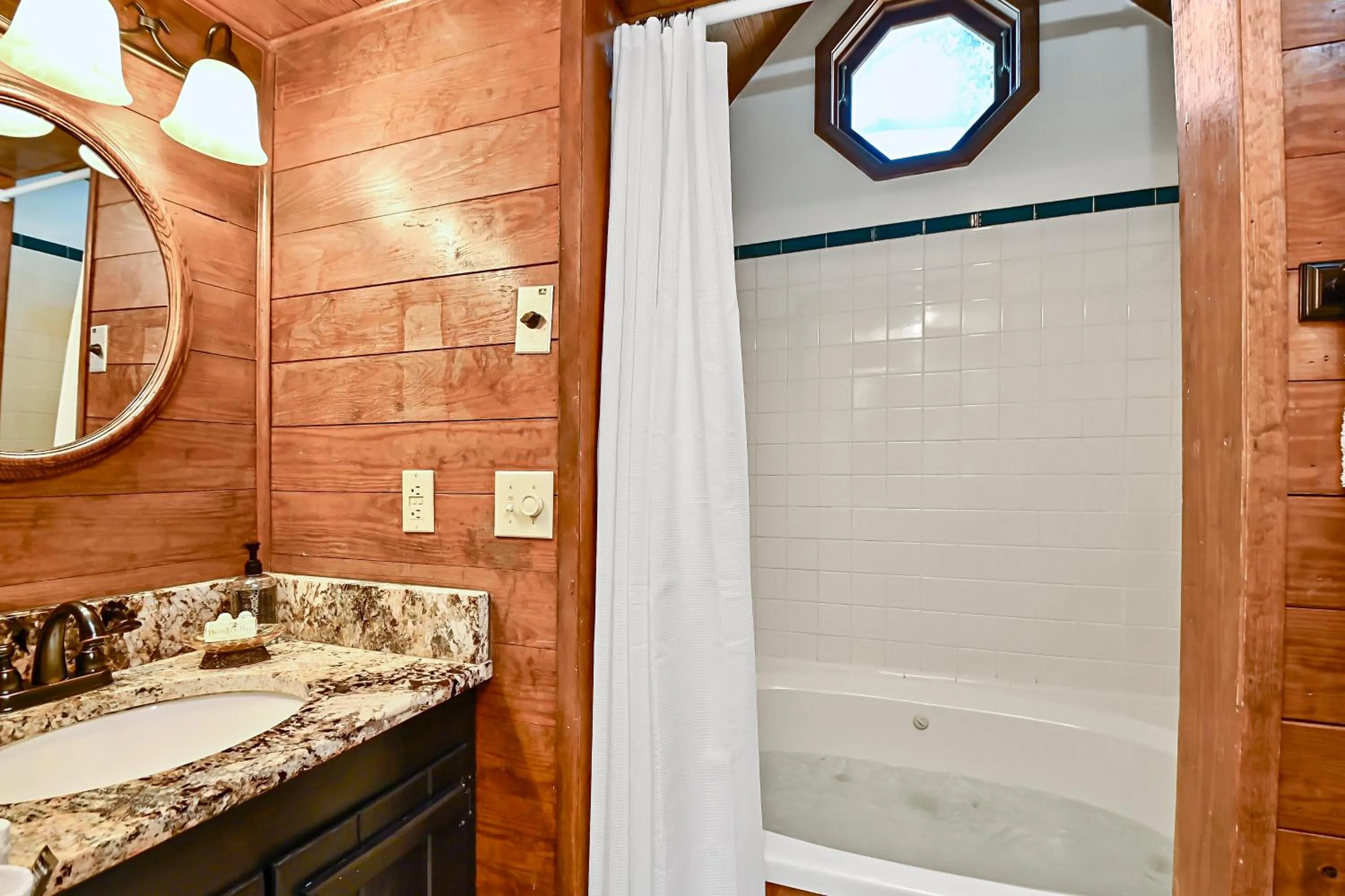 Bathroom in Prospect Hill Inn & Restaurant