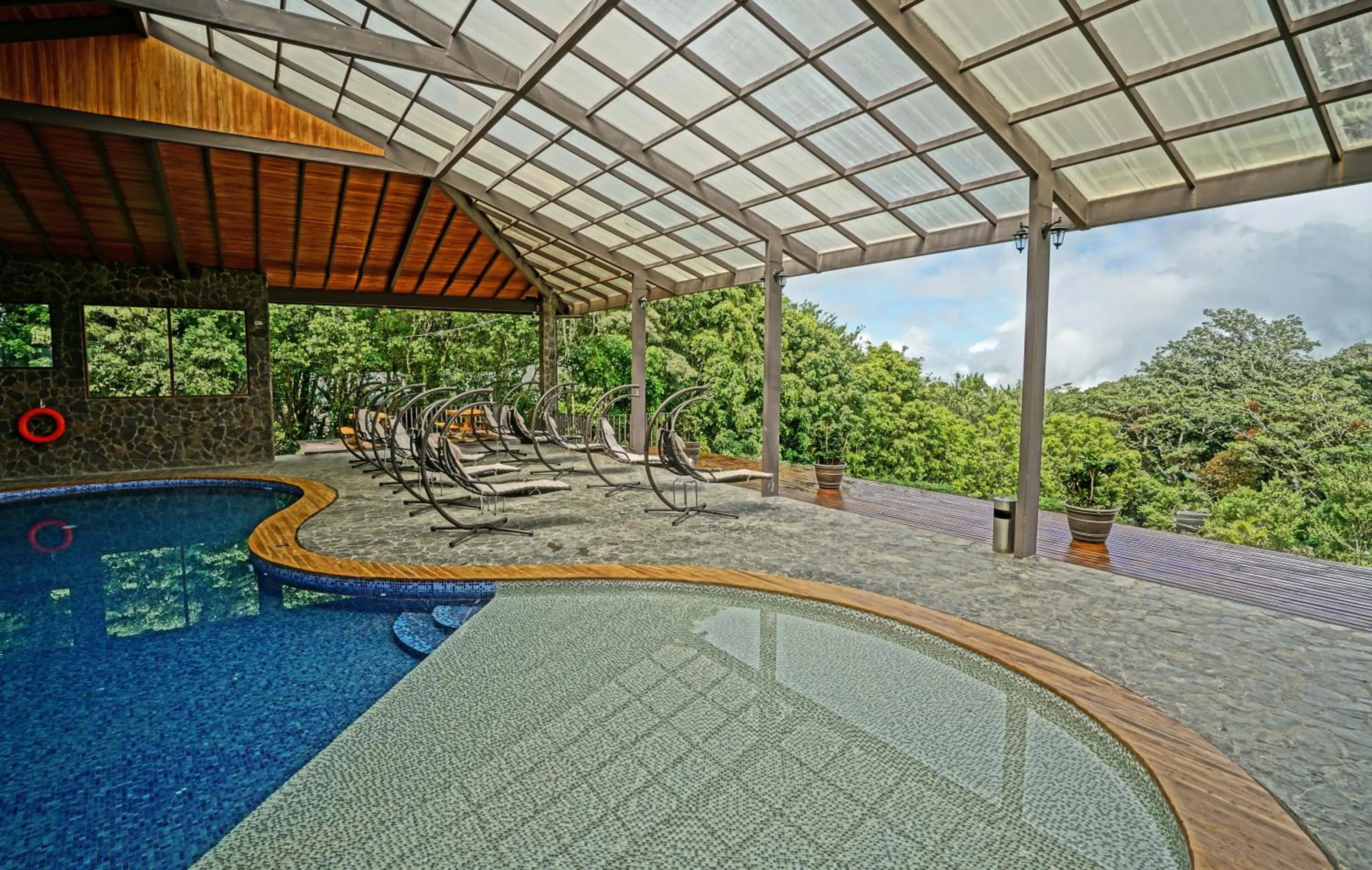 Swimming pool in El Establo Mountain Hotel