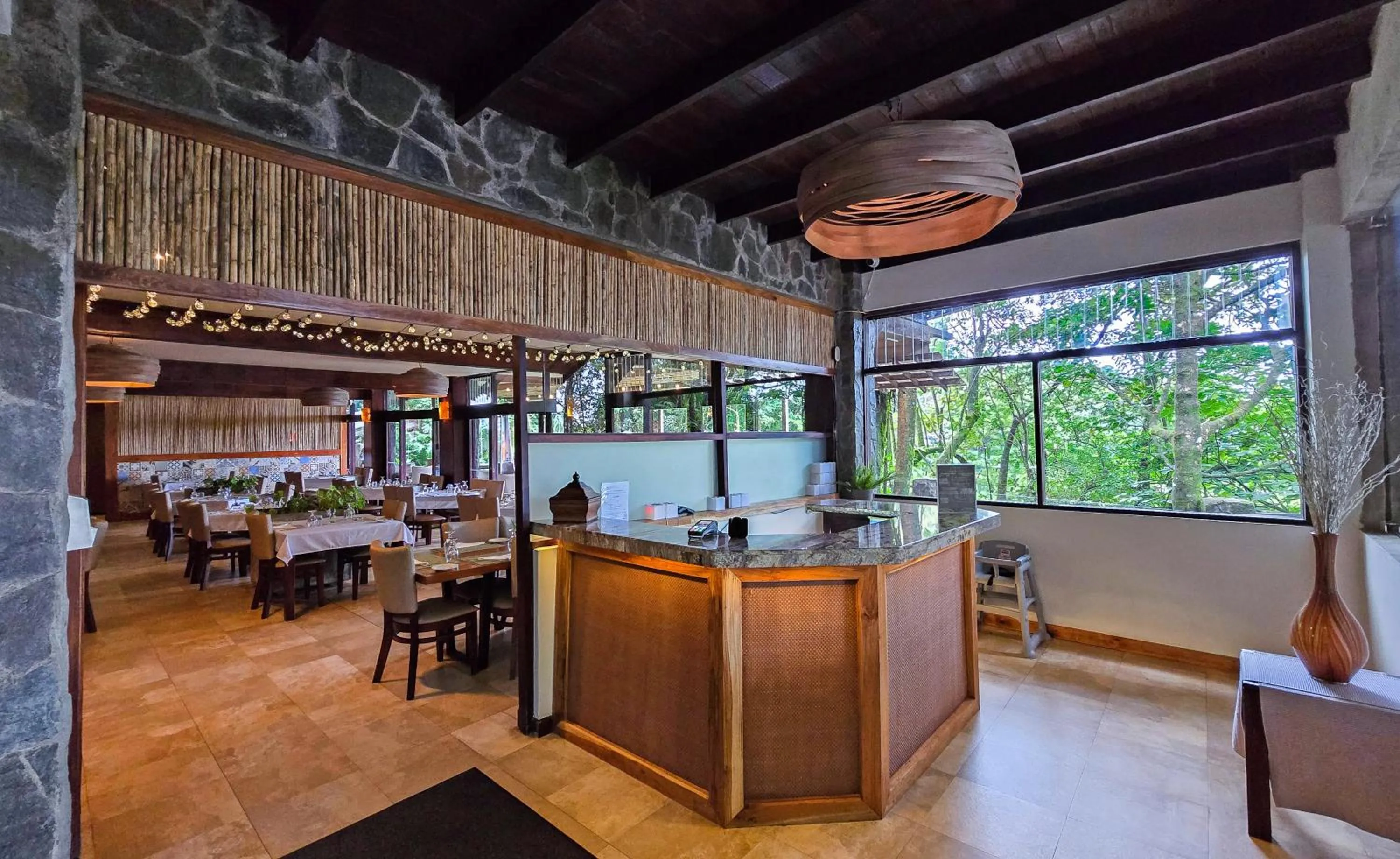 Restaurant/places to eat in El Establo Mountain Hotel