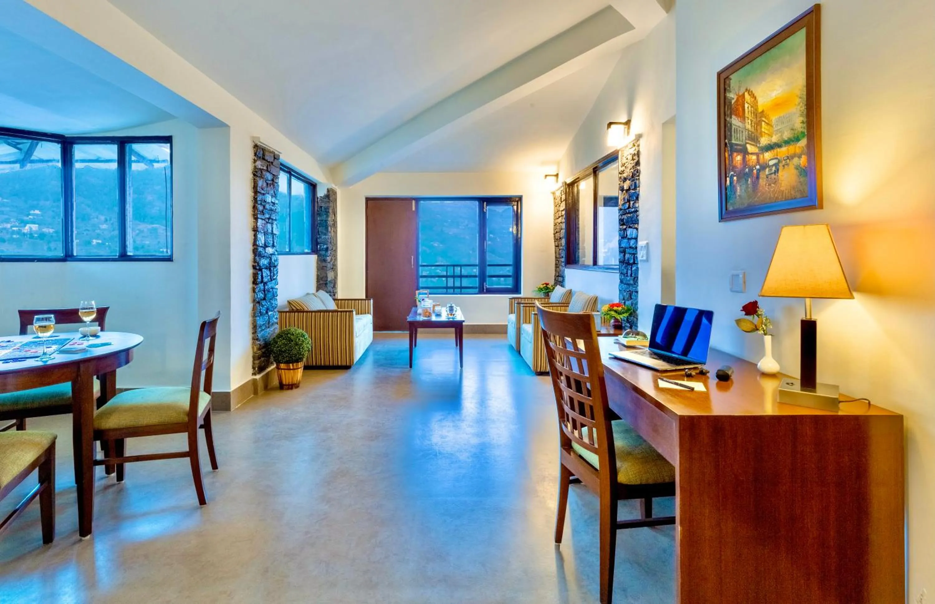 Communal lounge/ TV room in Rosewood Retreat Bhimtal